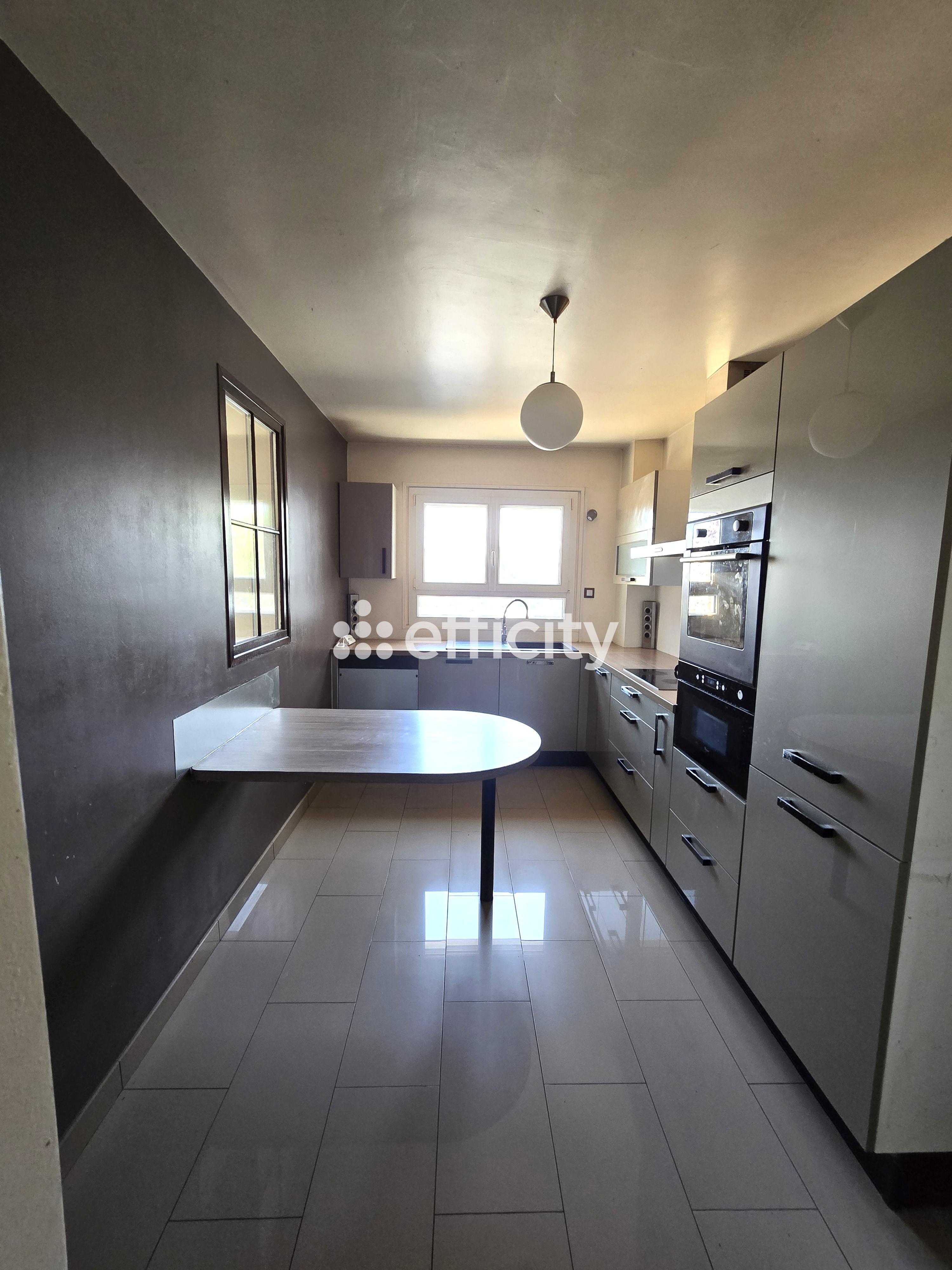 Appartement 5 pièces 102 m² · à Élancourt · 102 m² · 226 000 €