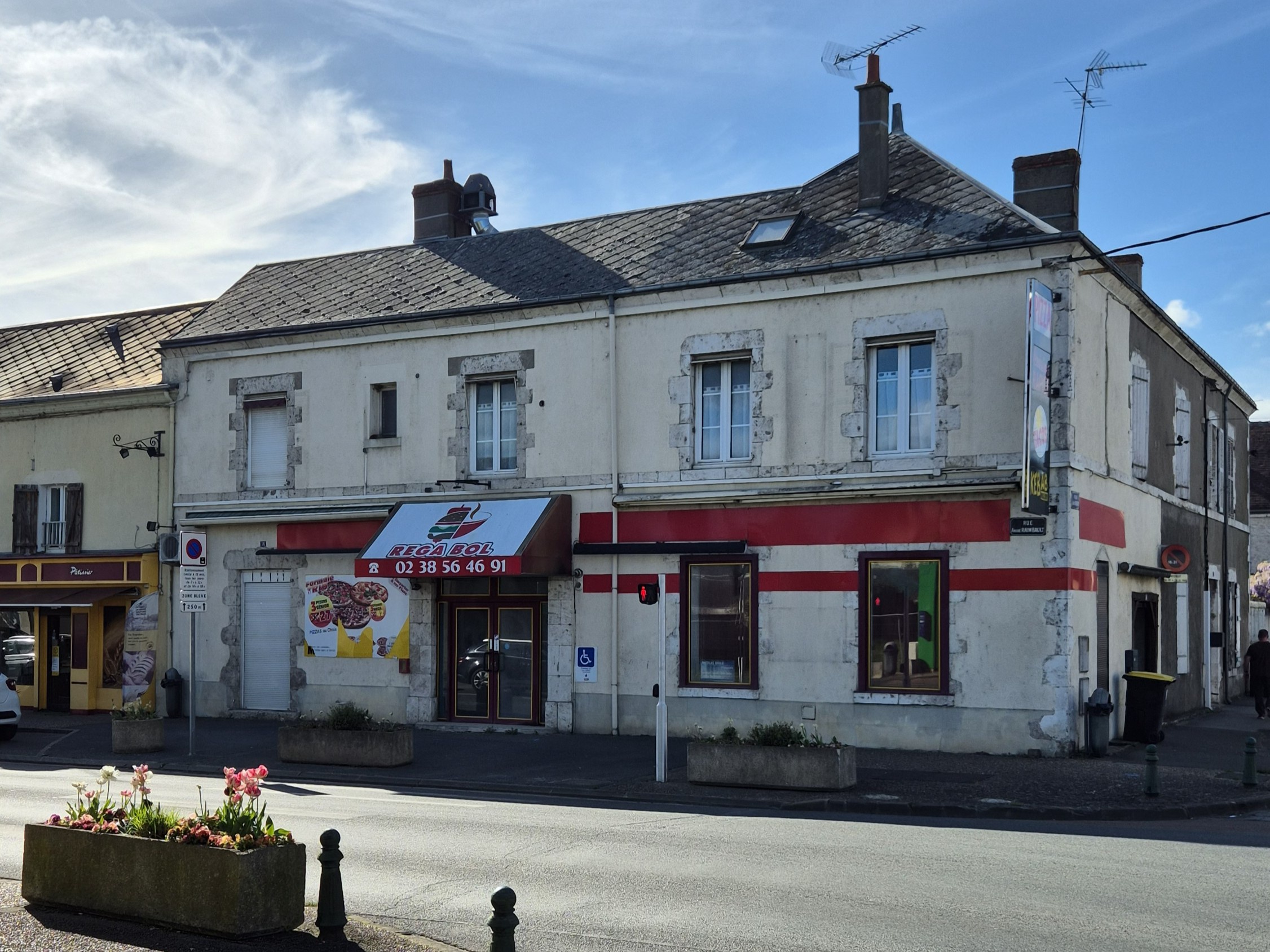 Maison 8 pièces 203 m² · à Baule · 203 m² · 215 000 €