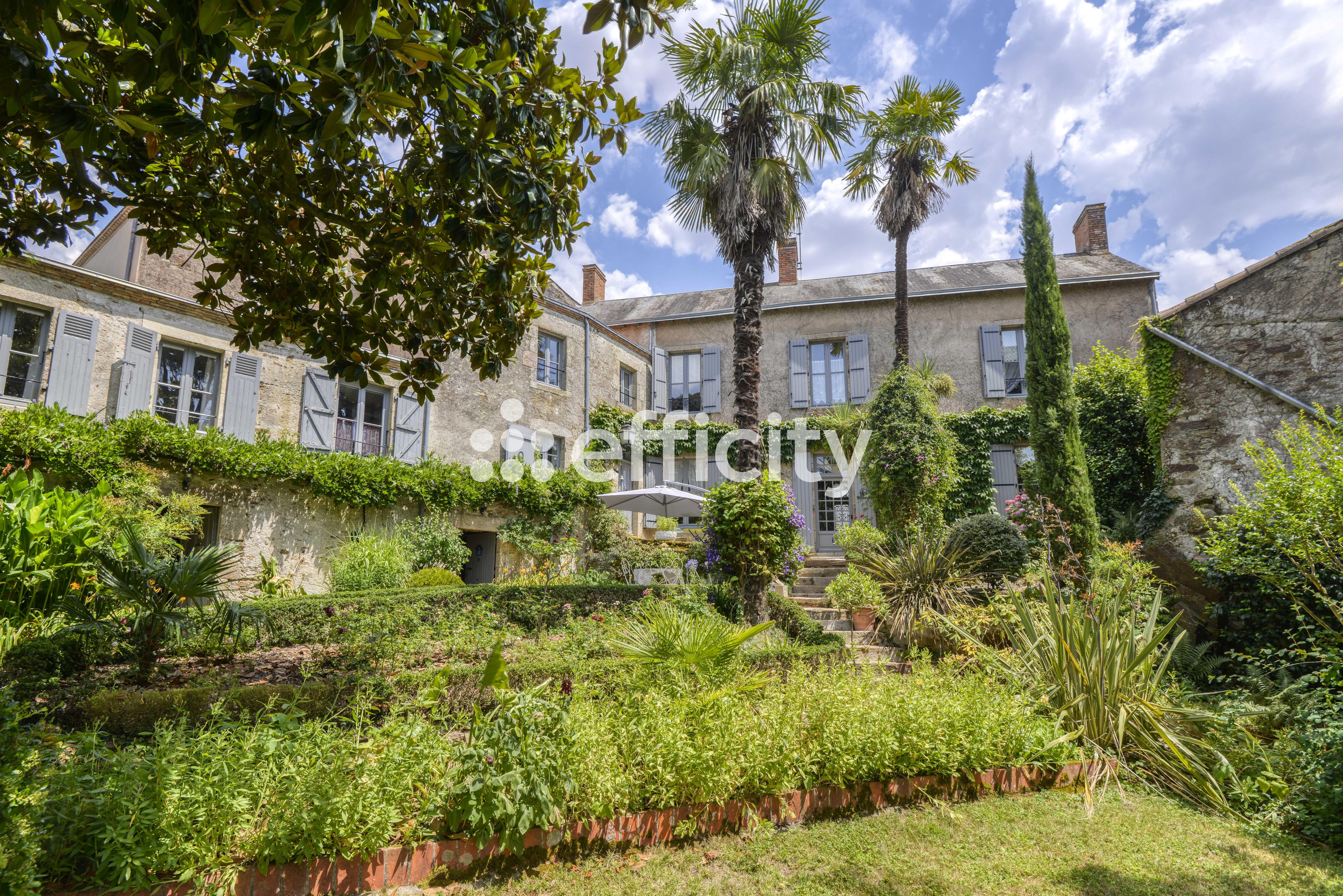 Maison 7 pièces 230 m² · à Montaigu-Vendée · 230 m² · 599 000 €