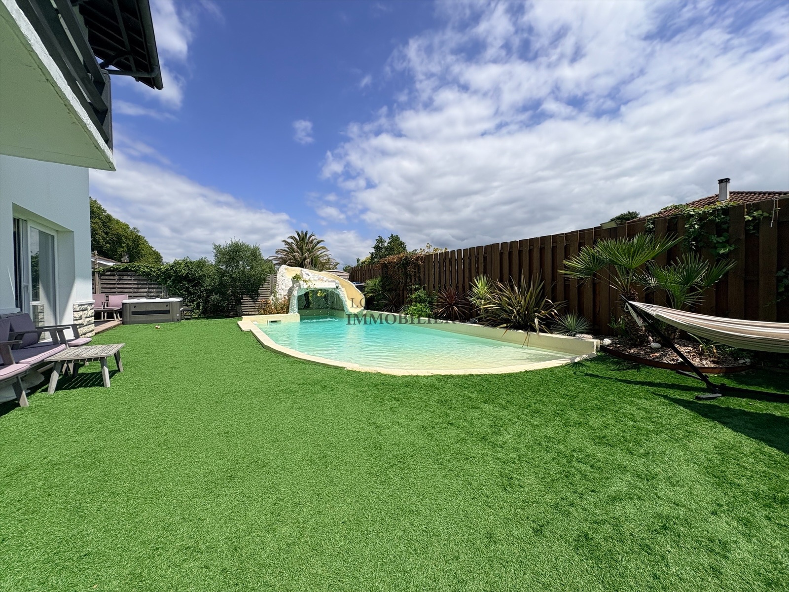 Maison 9 pièces 300 m² · à Saint-Martin-de-Seignanx · 300 m² · 840 000 €