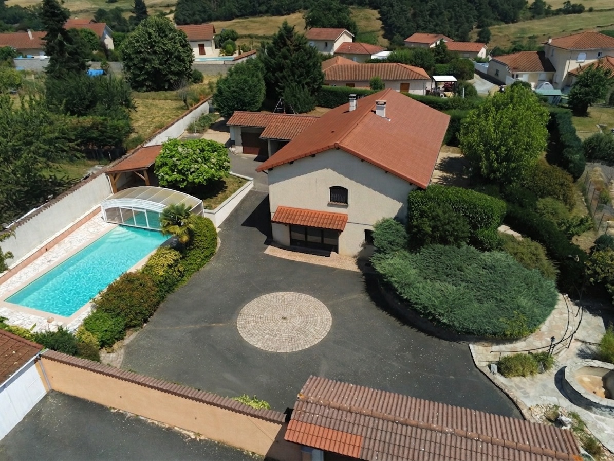 Maison 5 pièces 117 m² · à Maringes · 117 m² · 370 000 €