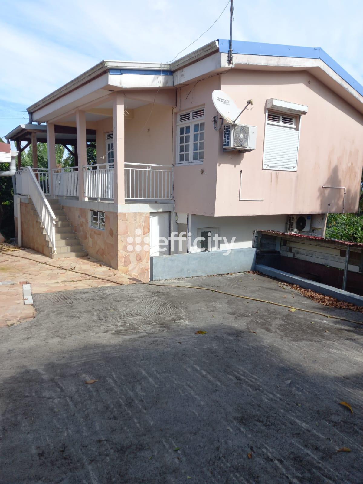 Maison 6 pièces 100 m² · à Saint-Esprit · 100 m² · 230 000 €