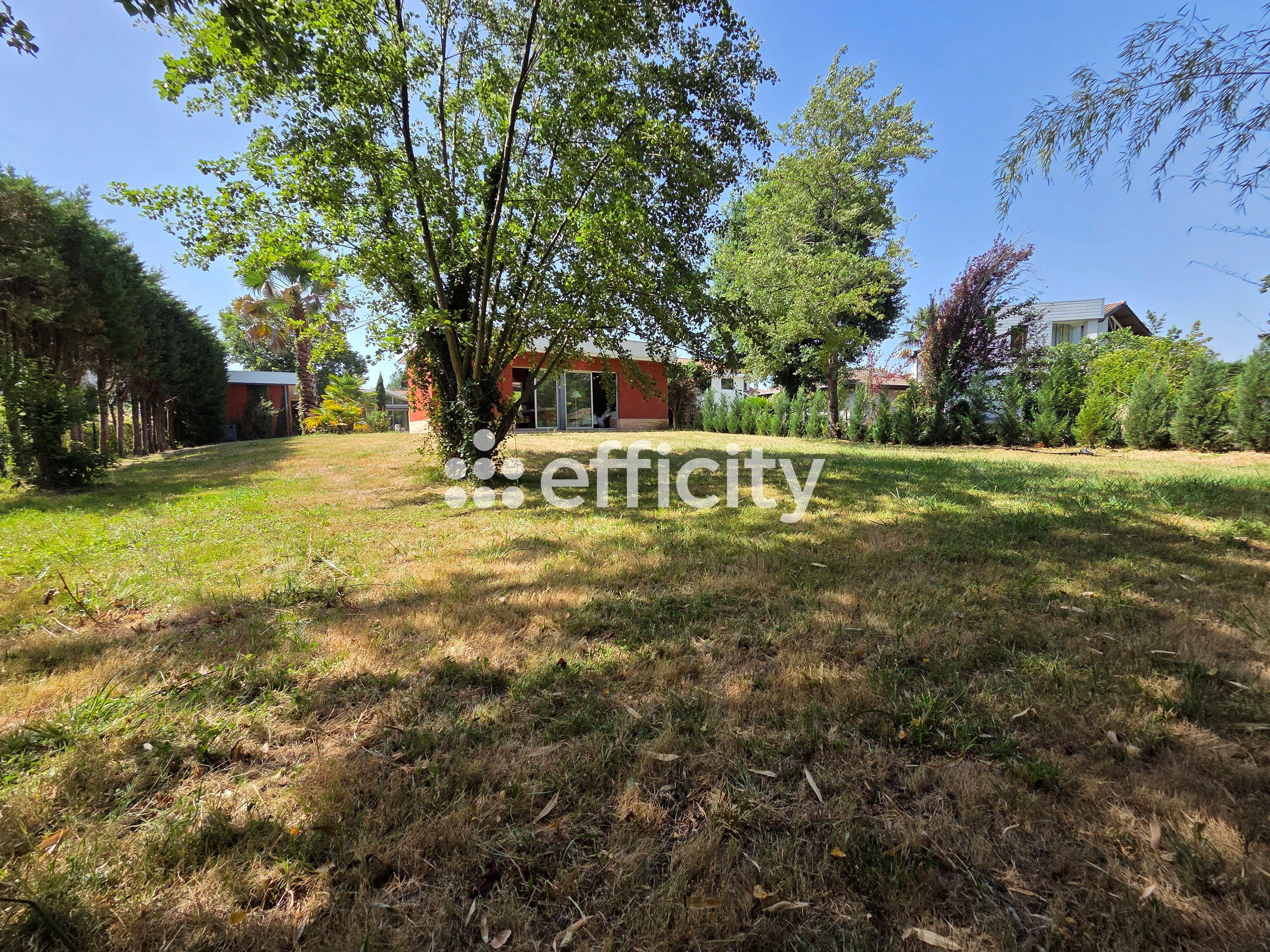 Terrain - 3000 m² · à Mérignac · 1 155 000 €