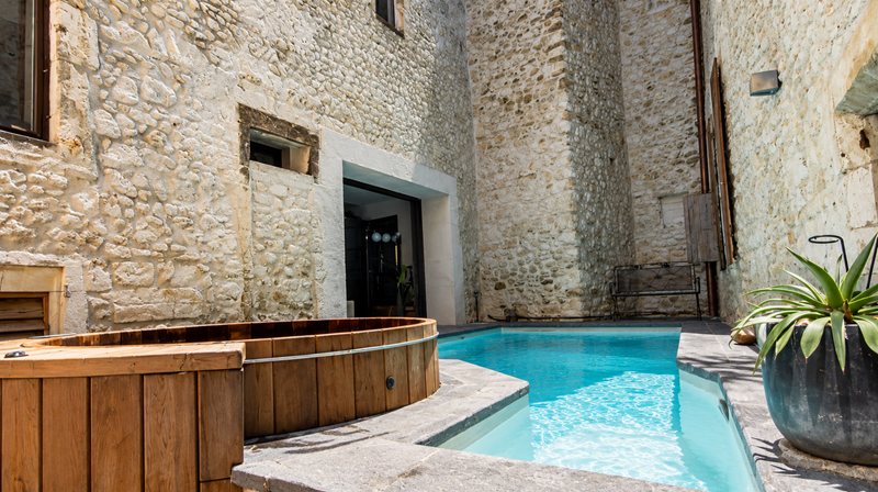 Maison 10 pièces 363 m² · à Bourg-Saint-Andéol · 363 m² · 350 000 €