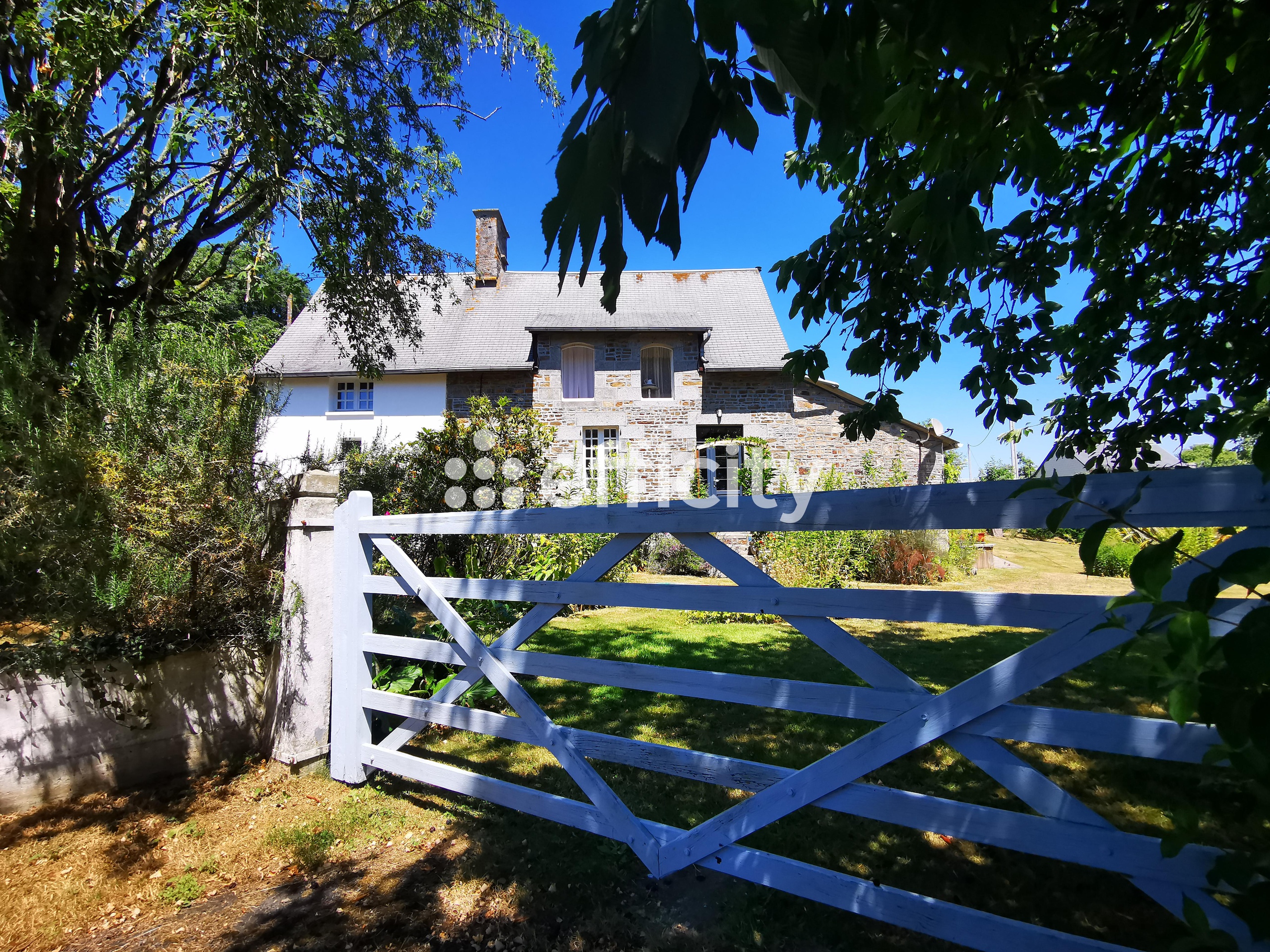 maison 8 pièces - 156m2 à Saint-Georges-de-Livoye (50370)