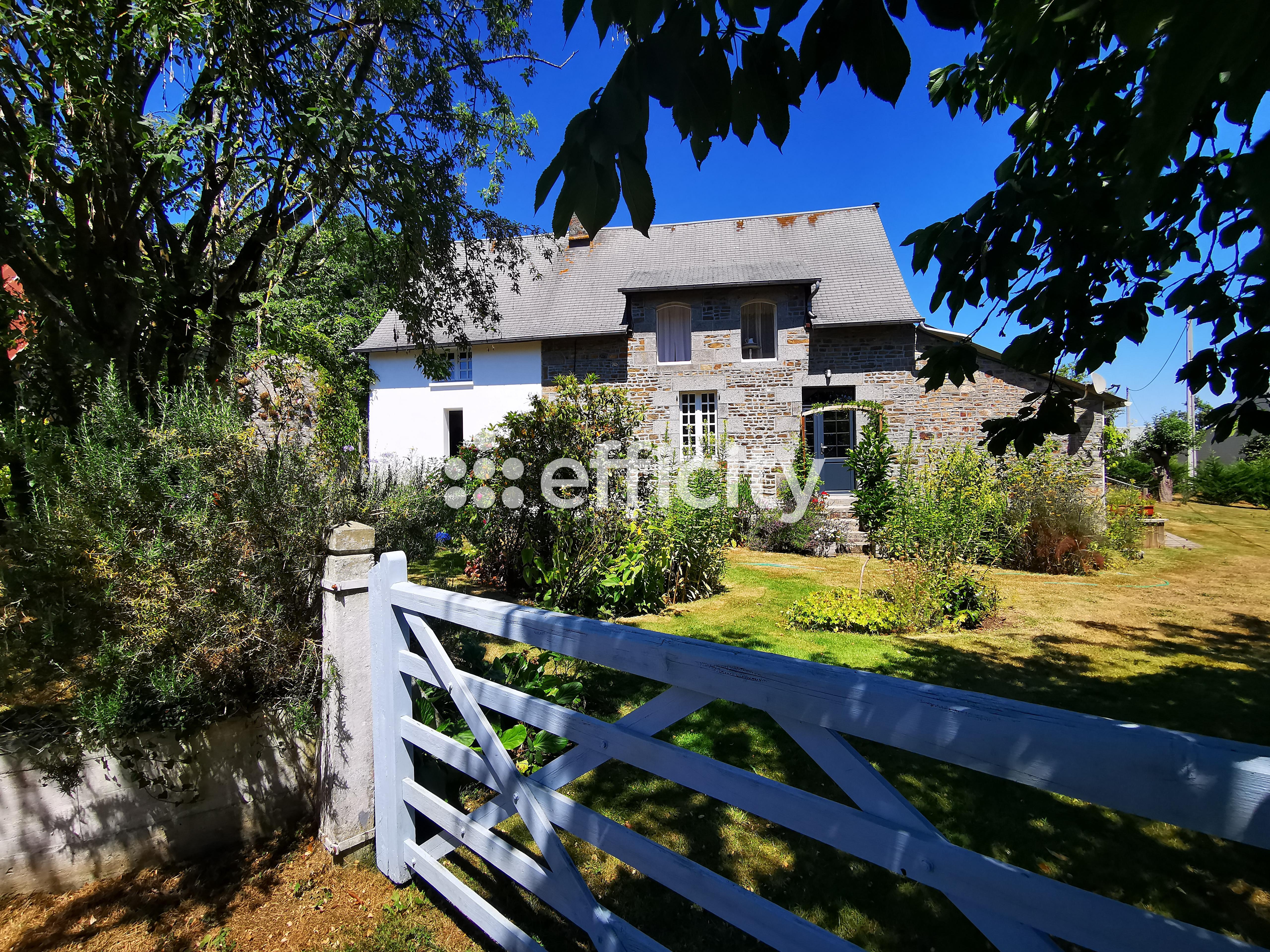 Maison 8 pièces 156 m² · à Saint-Georges-de-Livoye · 156 m² · 265 000 €