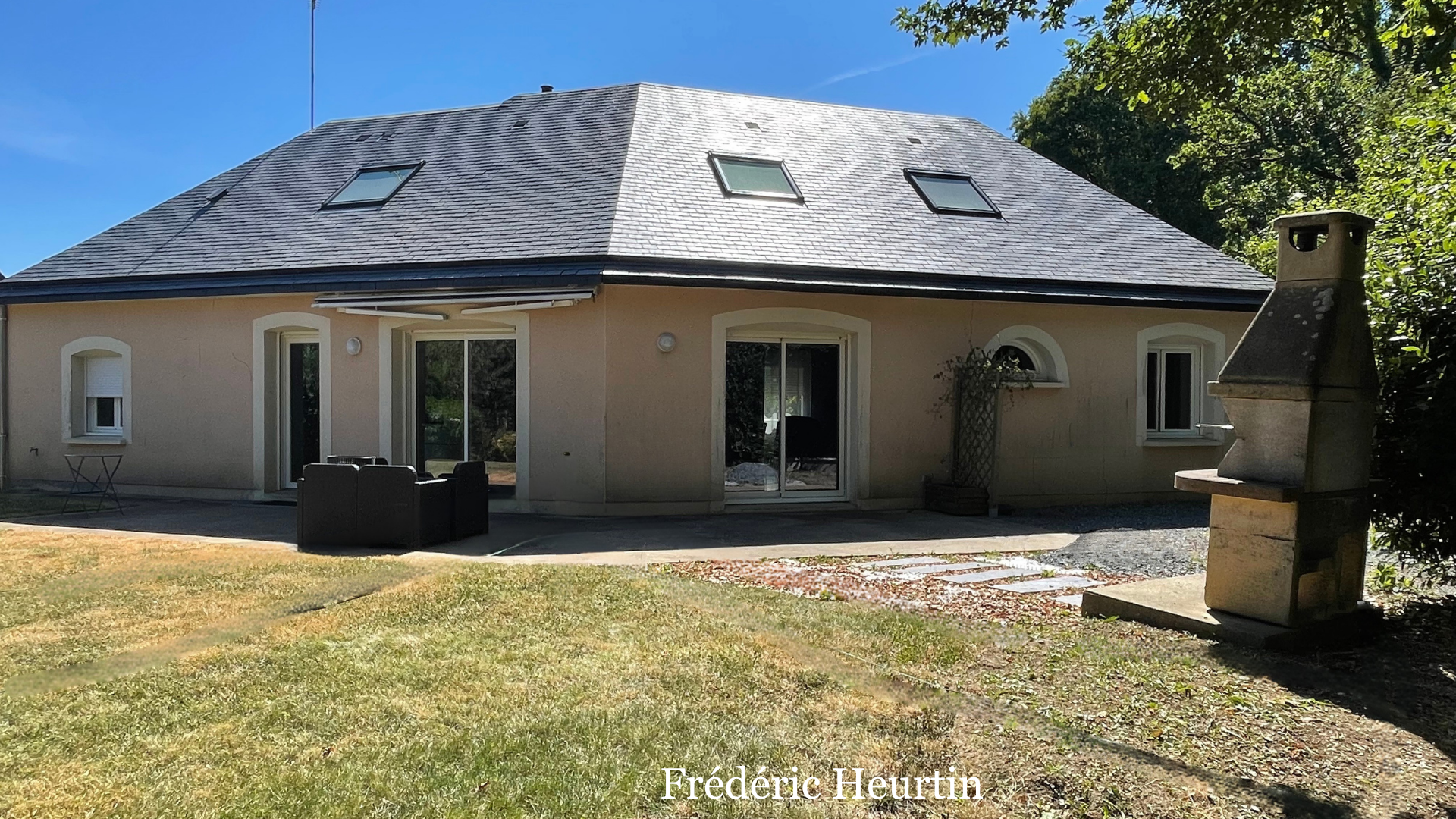 Maison 6 pièces 145 m² · à Saint-Ouën-des-Toits · 145 m² · 330 000 €