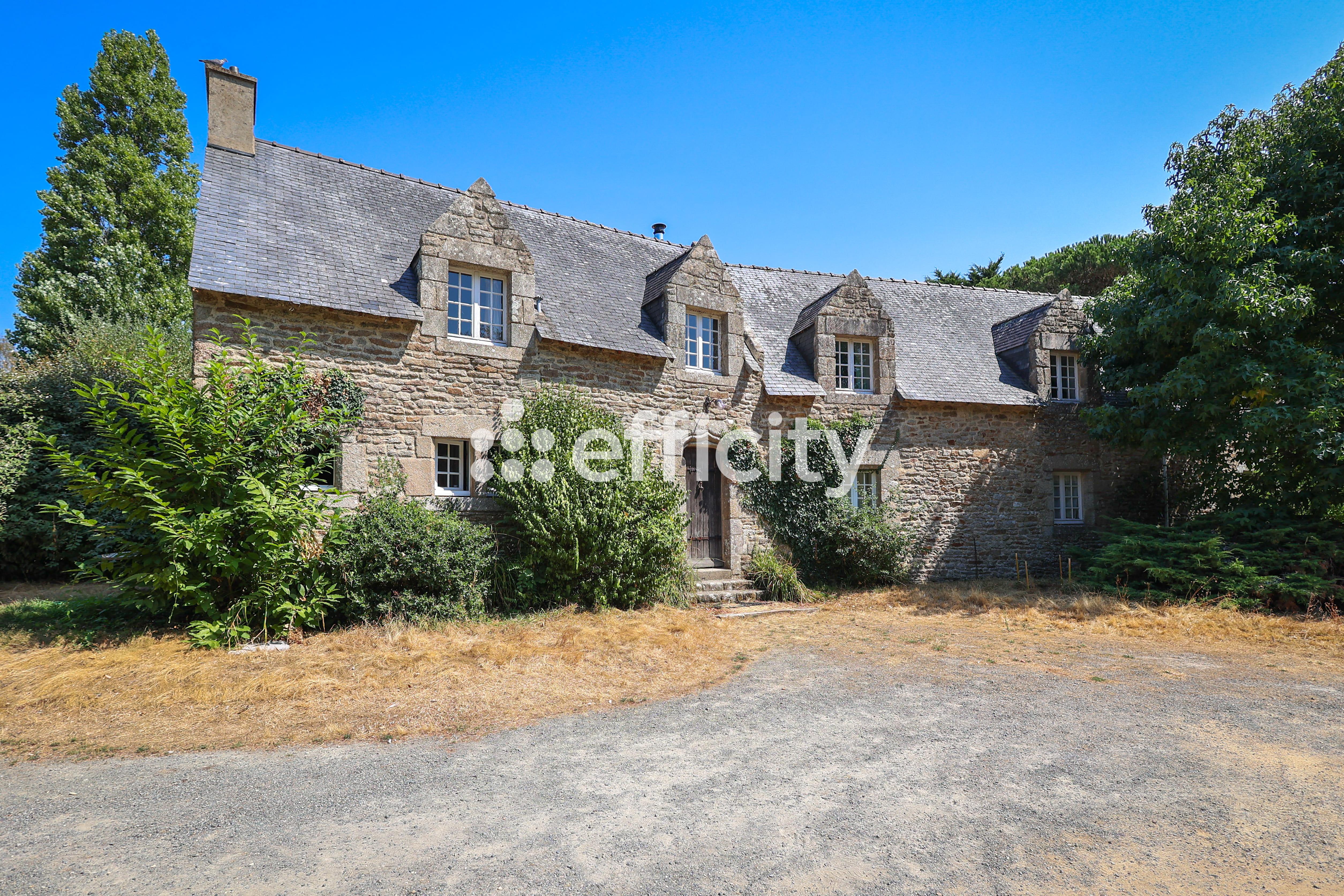 Maison 9 pièces 349 m² · à Quéven · 349 m² · 588 000 €