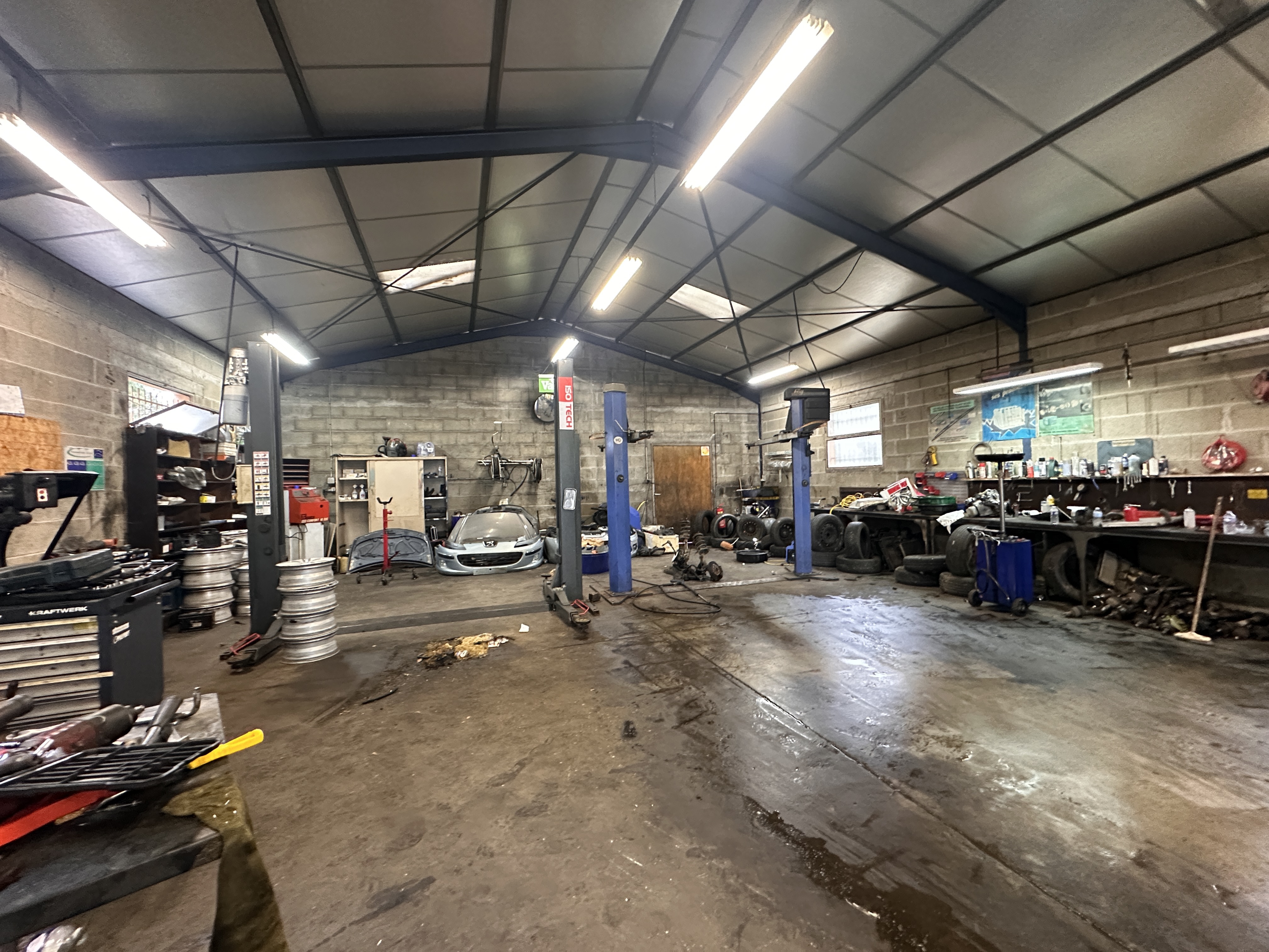 Local commercial 2 pièces 184 m² · à Couzeix · 184 m² · 267 500 €