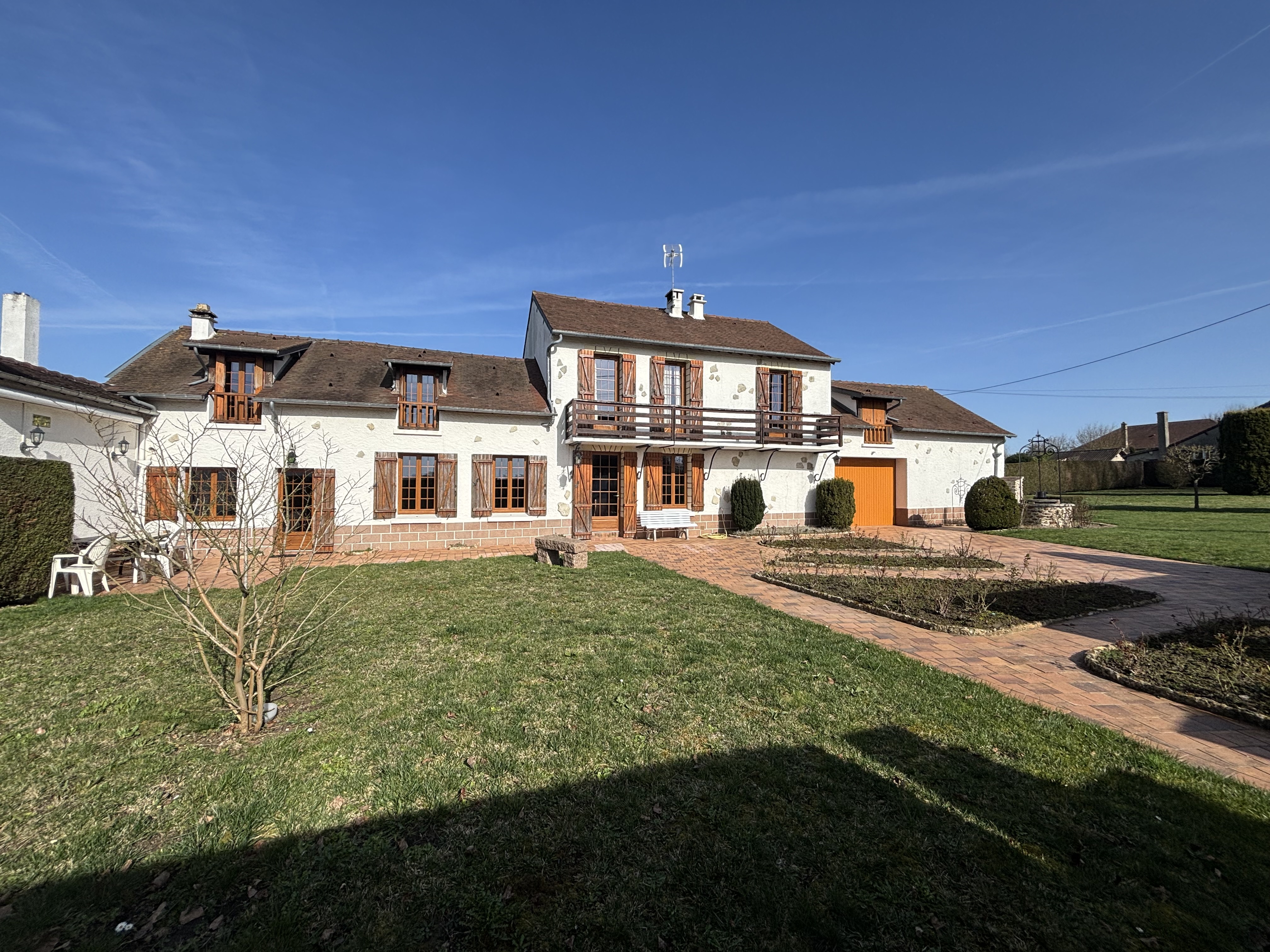 Maison 8 pièces 190 m² · à Longnes · 190 m² · 366 000 €