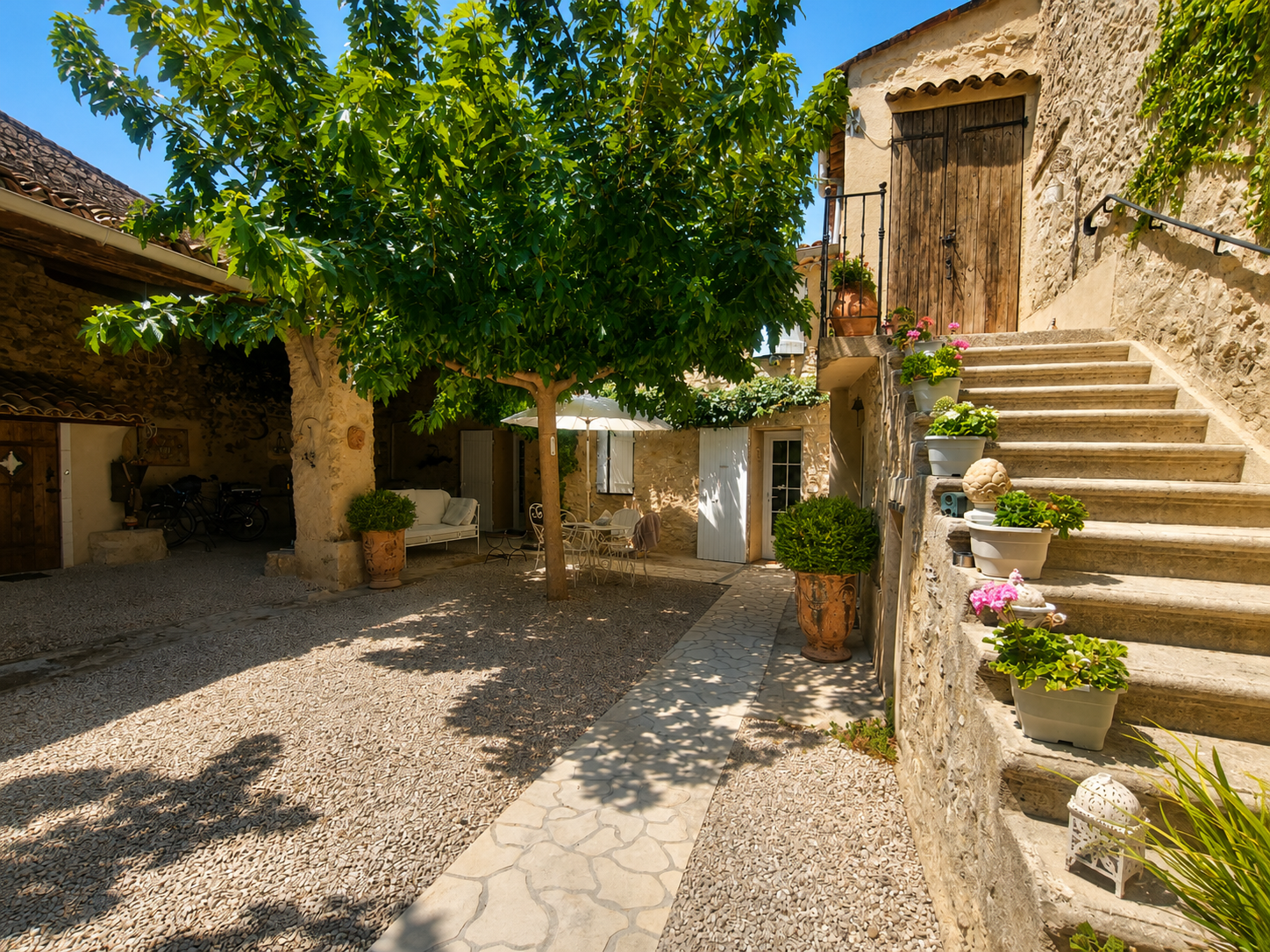 Maison 6 pièces 160 m² · à Saint-Martin-de-la-Brasque · 160 m² · 410 000 €