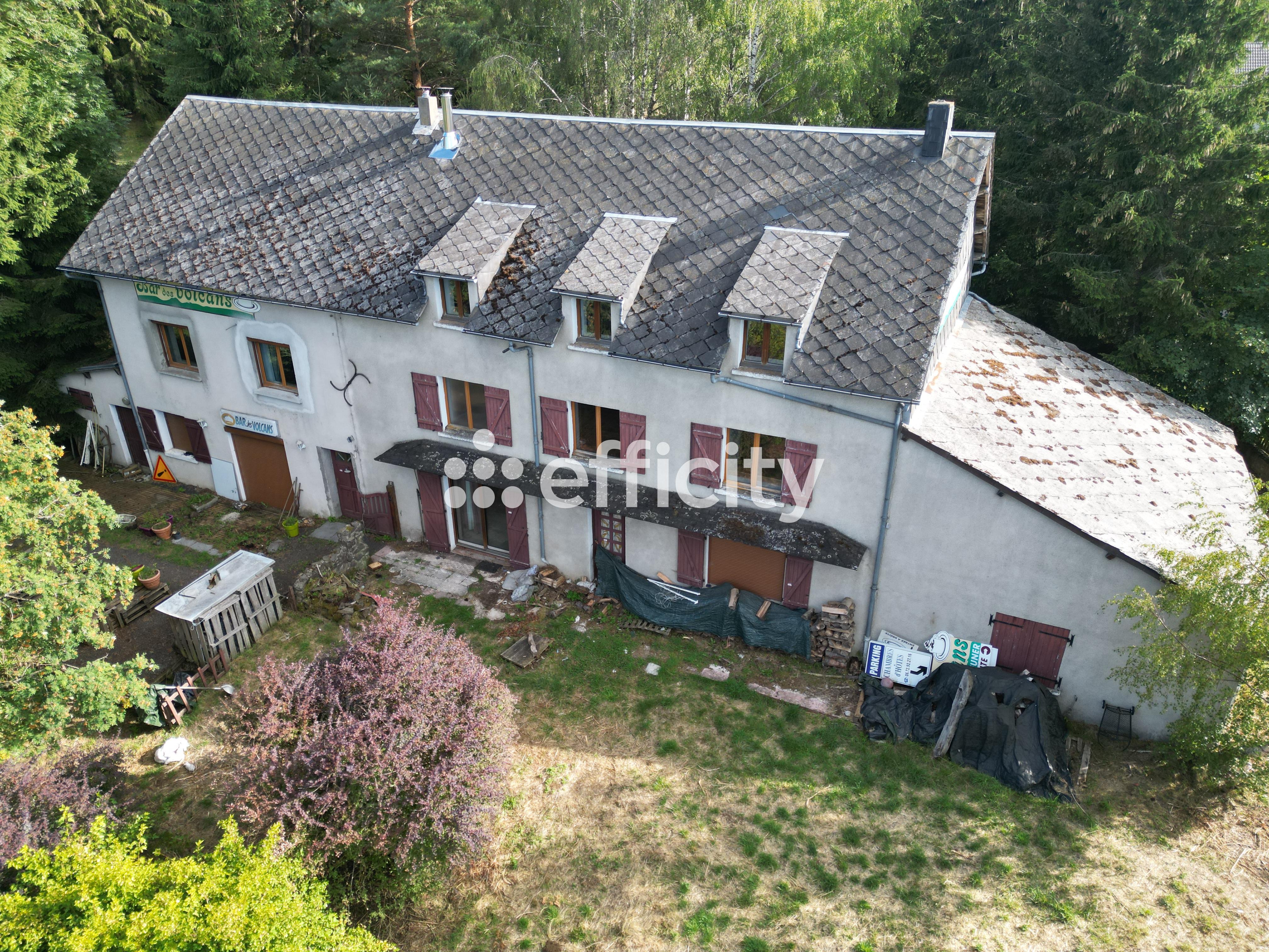 Maison 11 pièces 353 m² · à Aurières · 353 m² · 447 000 €