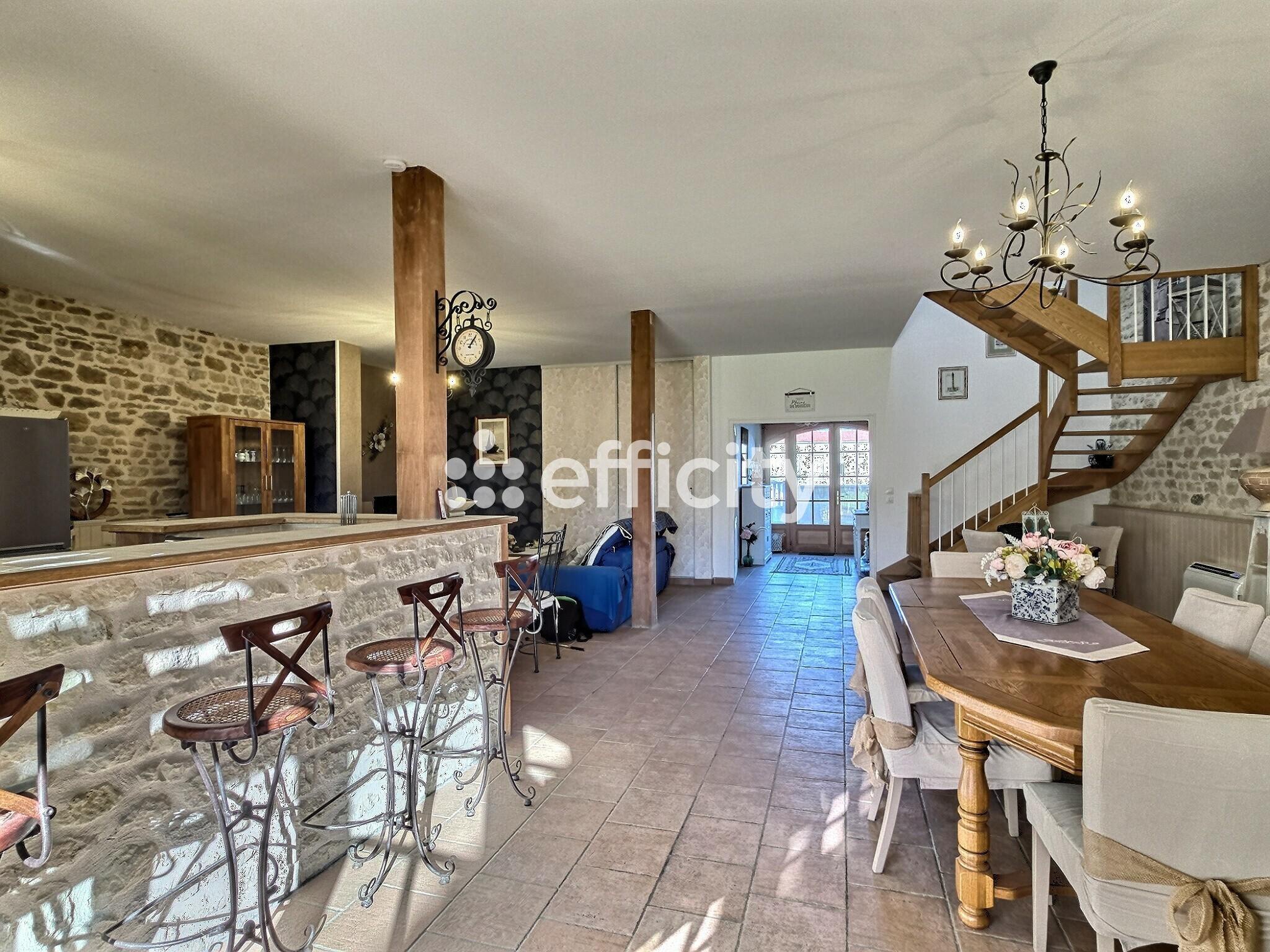 Maison 6 pièces 204 m² · à Loulay · 204 m² · 268 000 €