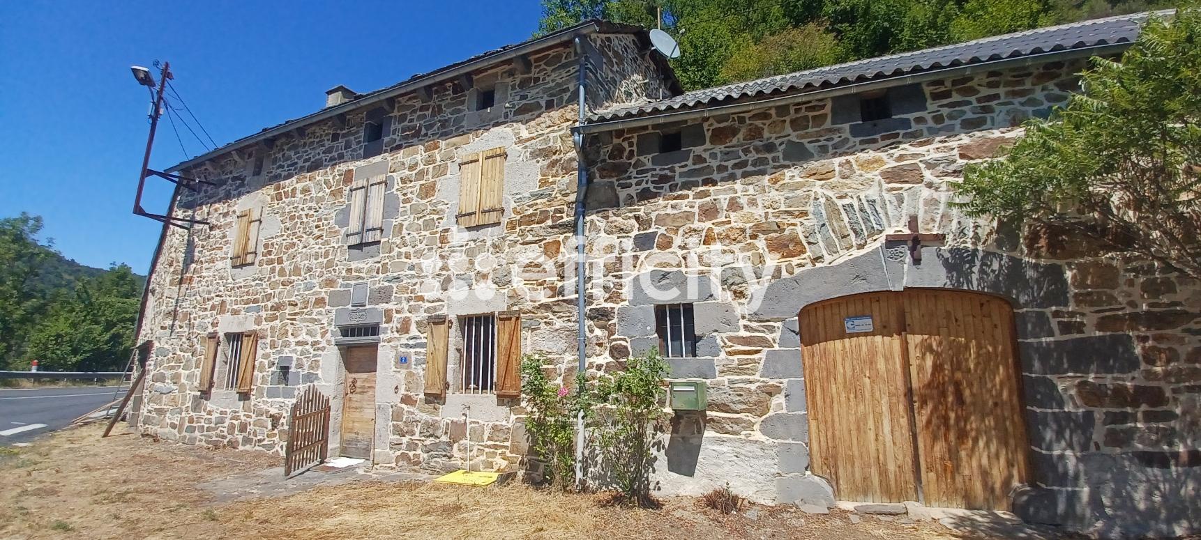 Maison 3 pièces 92 m² · à Chaudes-Aigues · 92 m² · 135 000 €