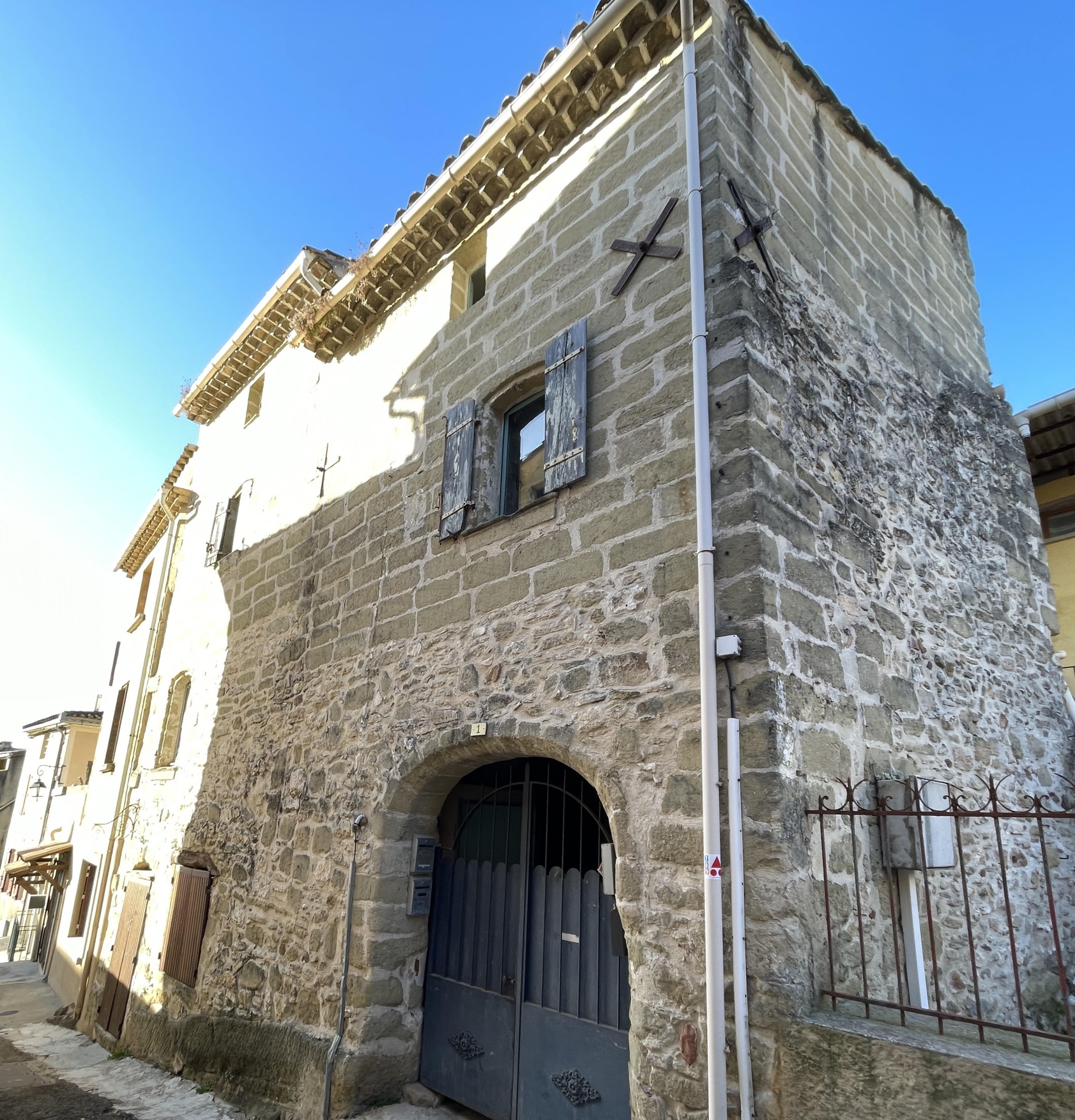 appartement 2 pièces - 44m2 à Saint-Quentin-la-Poterie (30700)