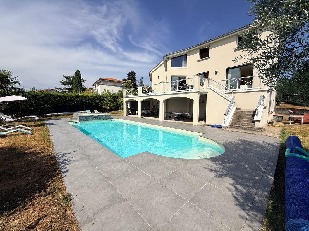 maison 5 pièces - 137m2 à Genilac (42800)