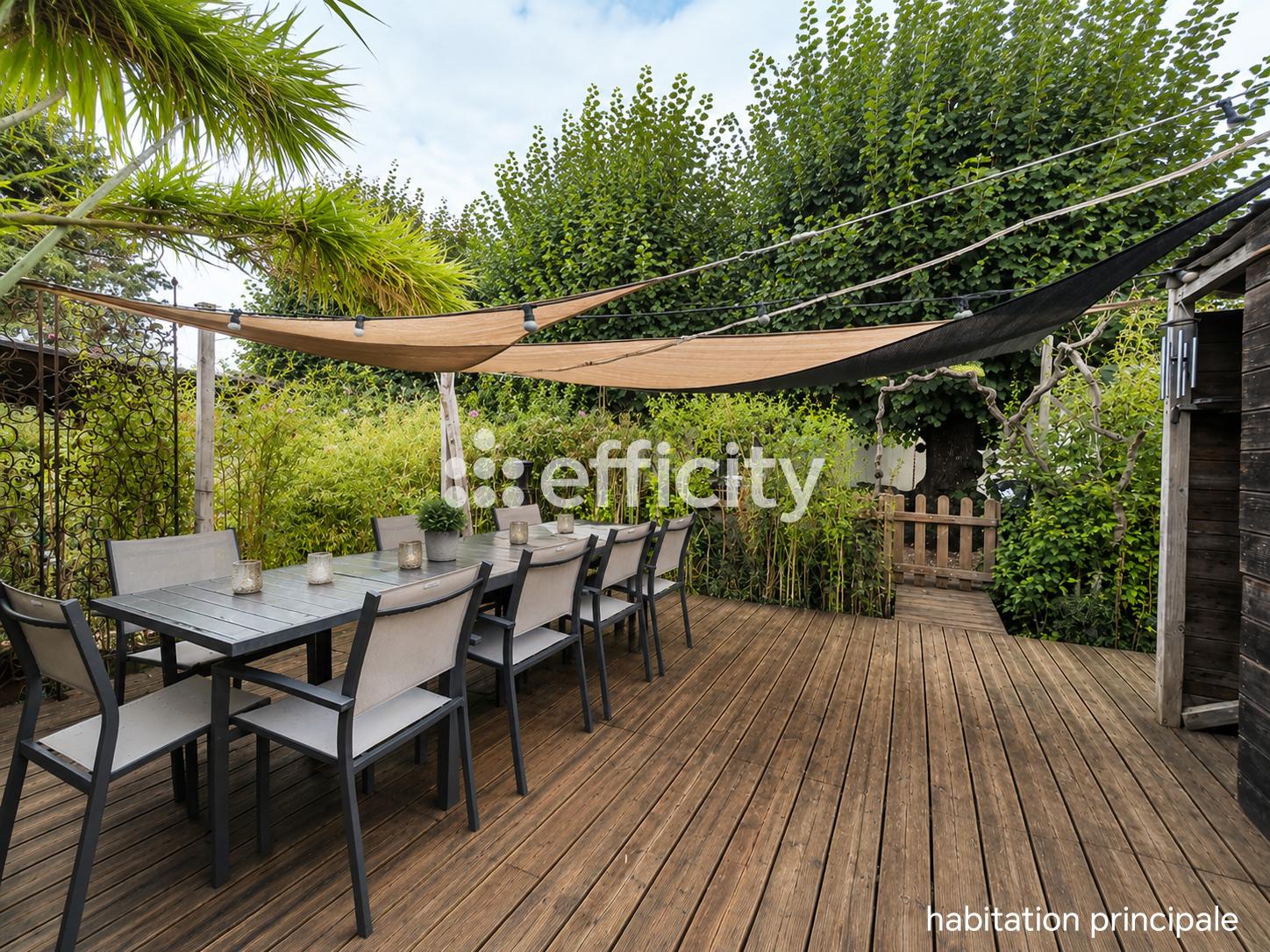 Maison 14 pièces 260 m² · à Saint-Genouph · 260 m² · 530 000 €