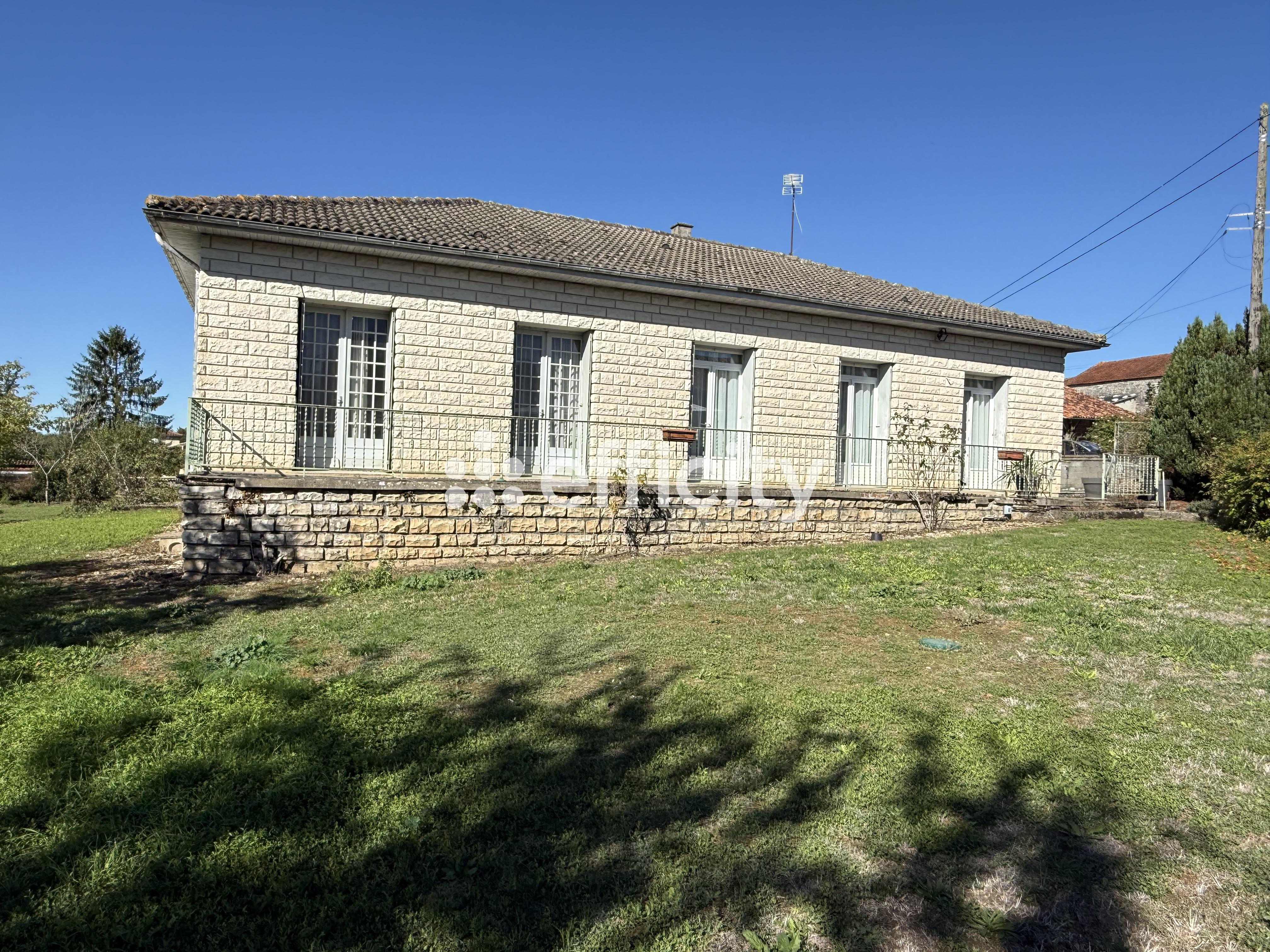 Maison 5 pièces 135 m² · à Aunac-sur-Charente · 135 m² · 137 000 €
