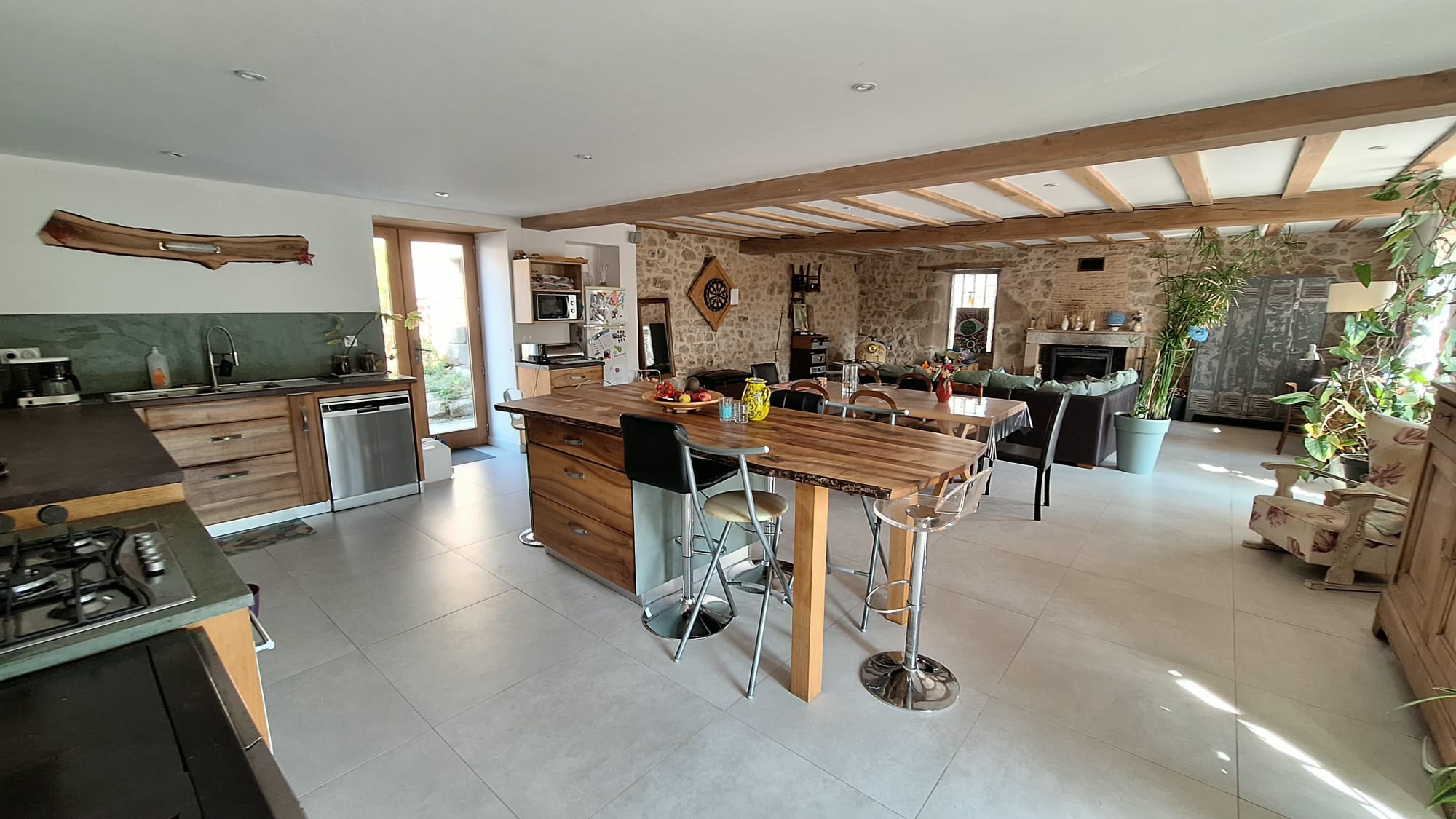 Maison 8 pièces 221 m² · à Savignac-de-Nontron · 221 m² · 297 000 €