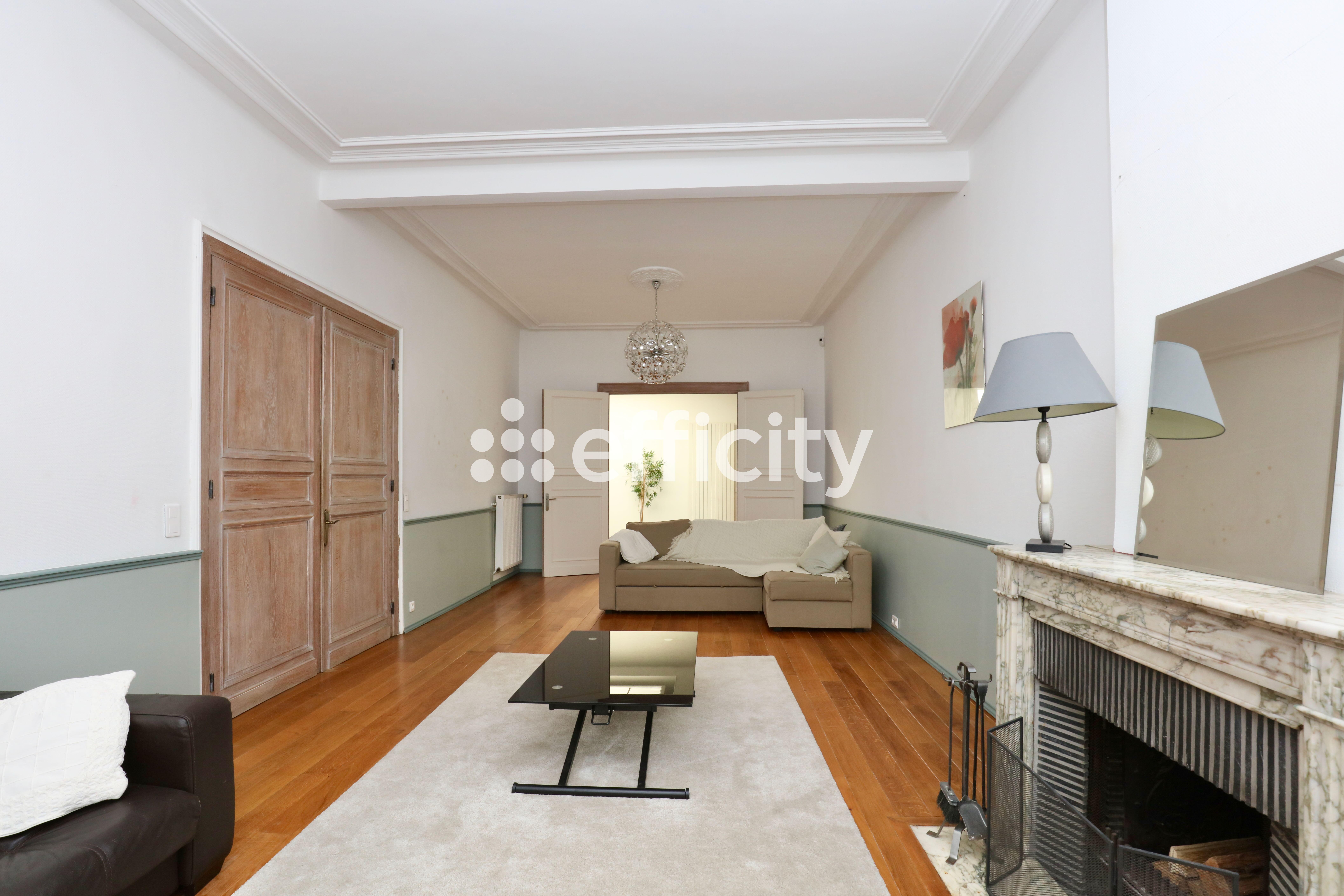 Maison 7 pièces 230 m² · à Croix · 230 m² · 560 000 €