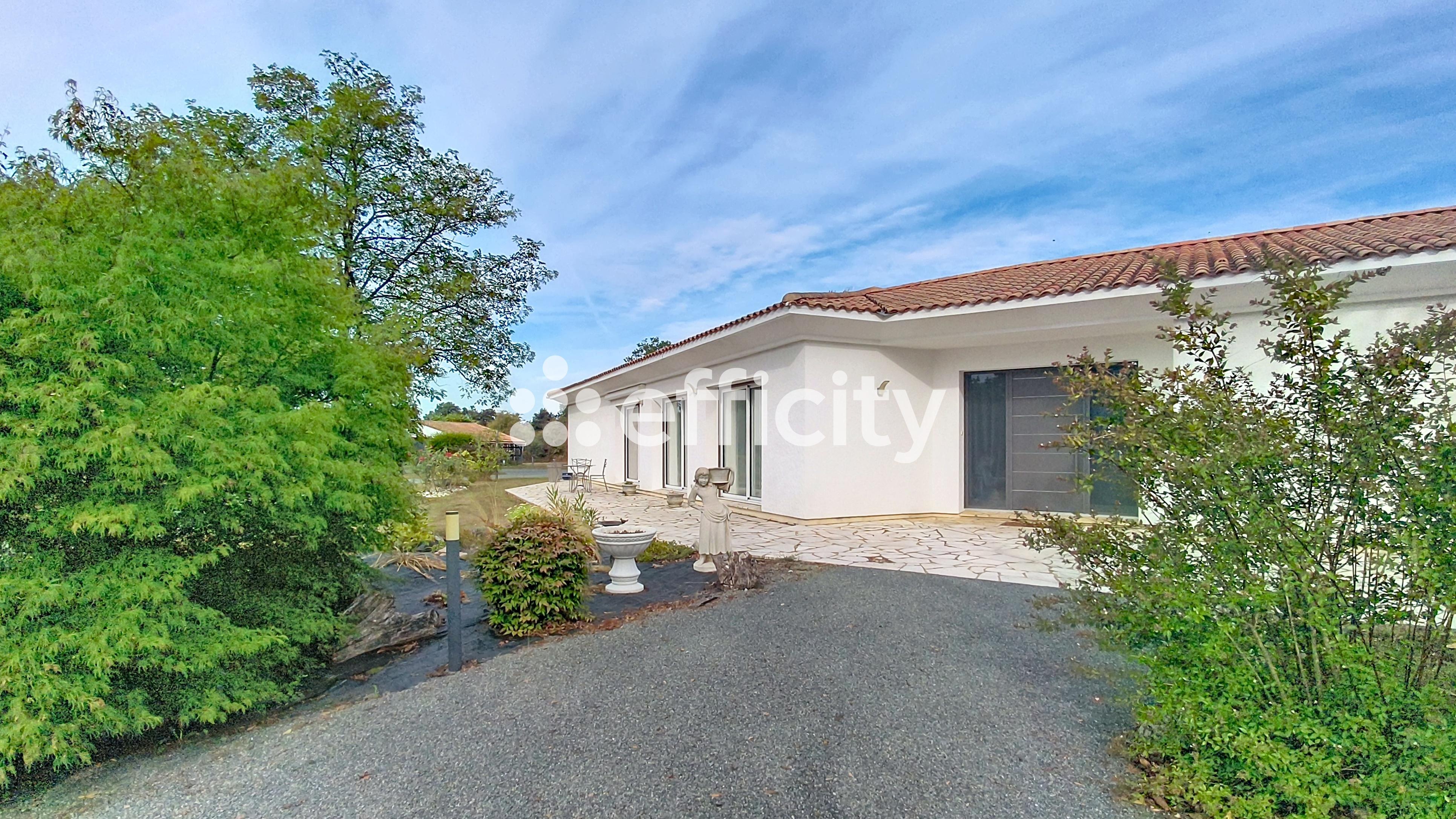 Maison 6 pièces 212 m² · à La Roche-sur-Yon · 212 m² · 455 000 €