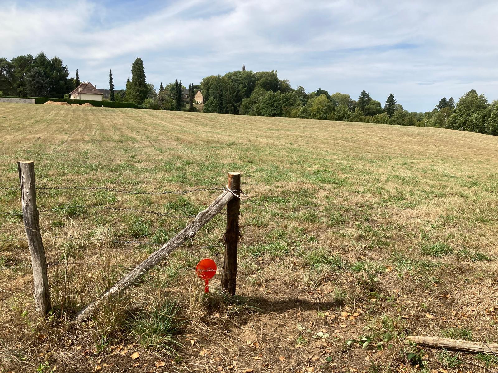 Terrain 7305 m² · à Sadroc · 37 000 €