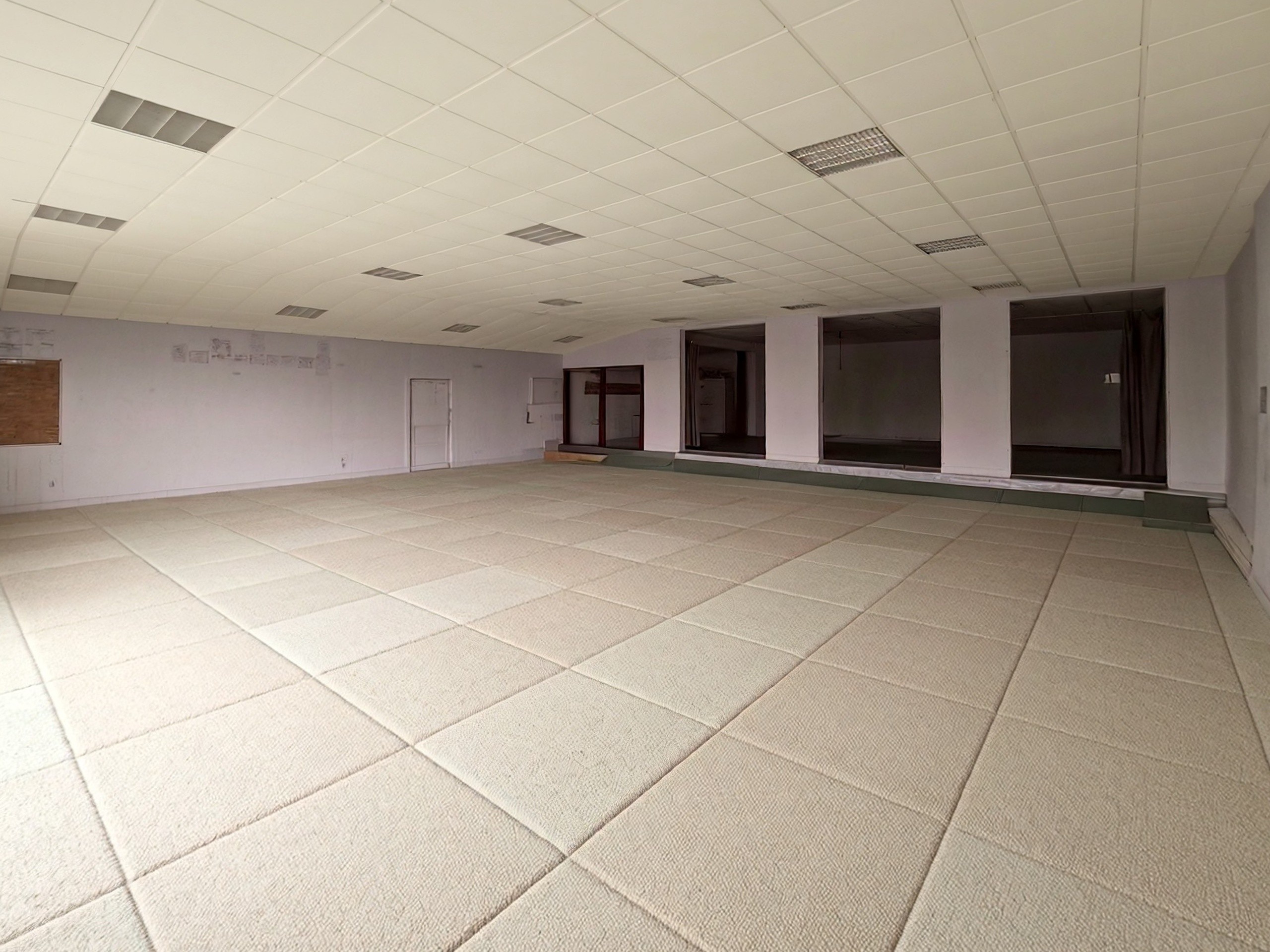 Local commercial 1 pièce 237 m² · à La Châtre · 237 m² · 80 000 €