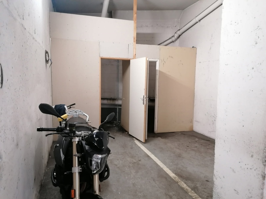 parking  - 12m2 à Paris (75012)