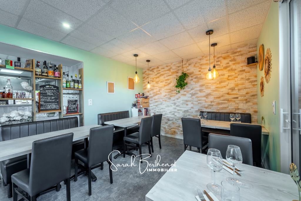Fonds De Commerce - 53 m² · à Éveux · 53 m² · 79 000 €