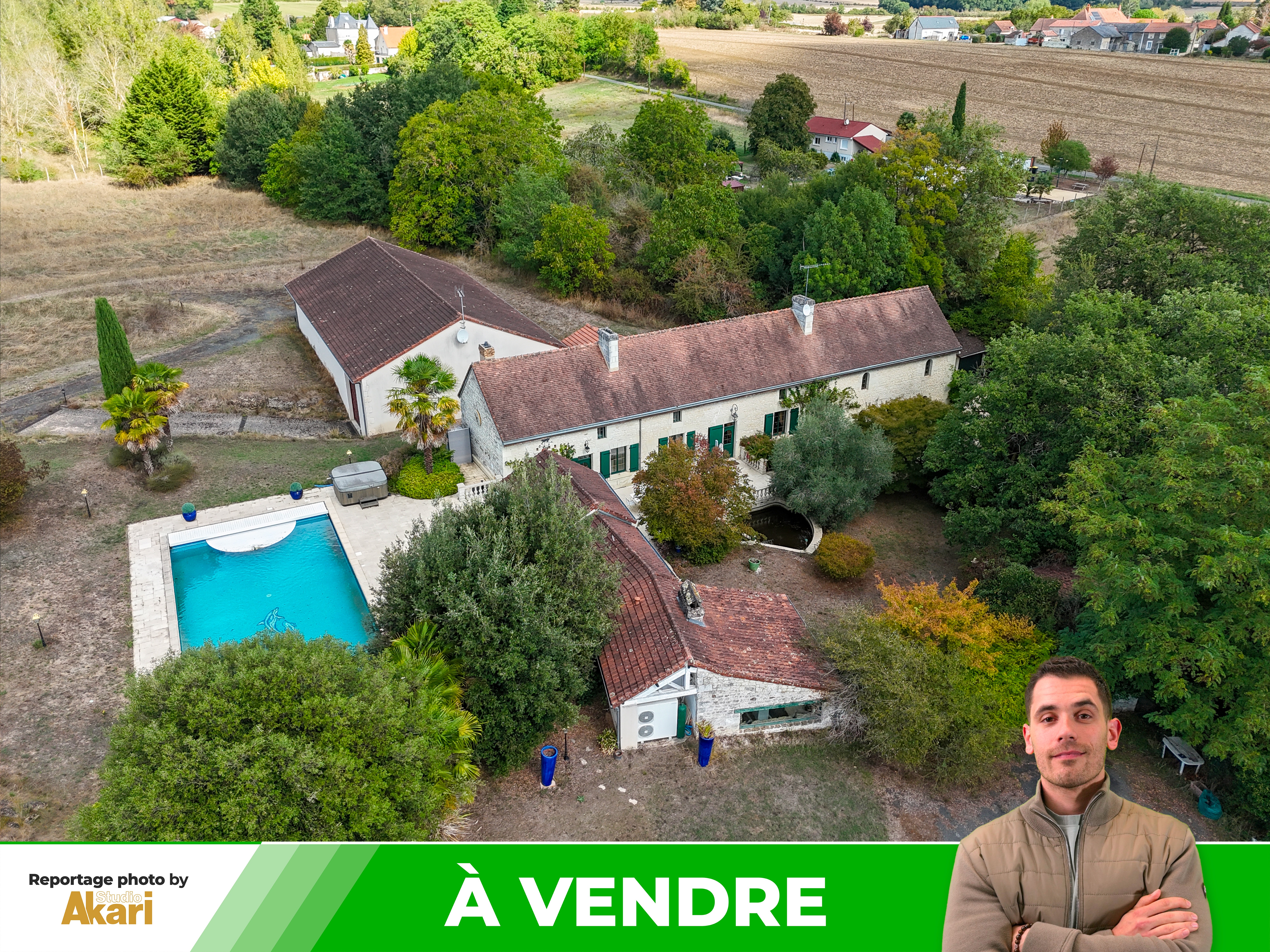 Maison 15 pièces 584 m² · à Thuré · 584 m² · 735 000 €