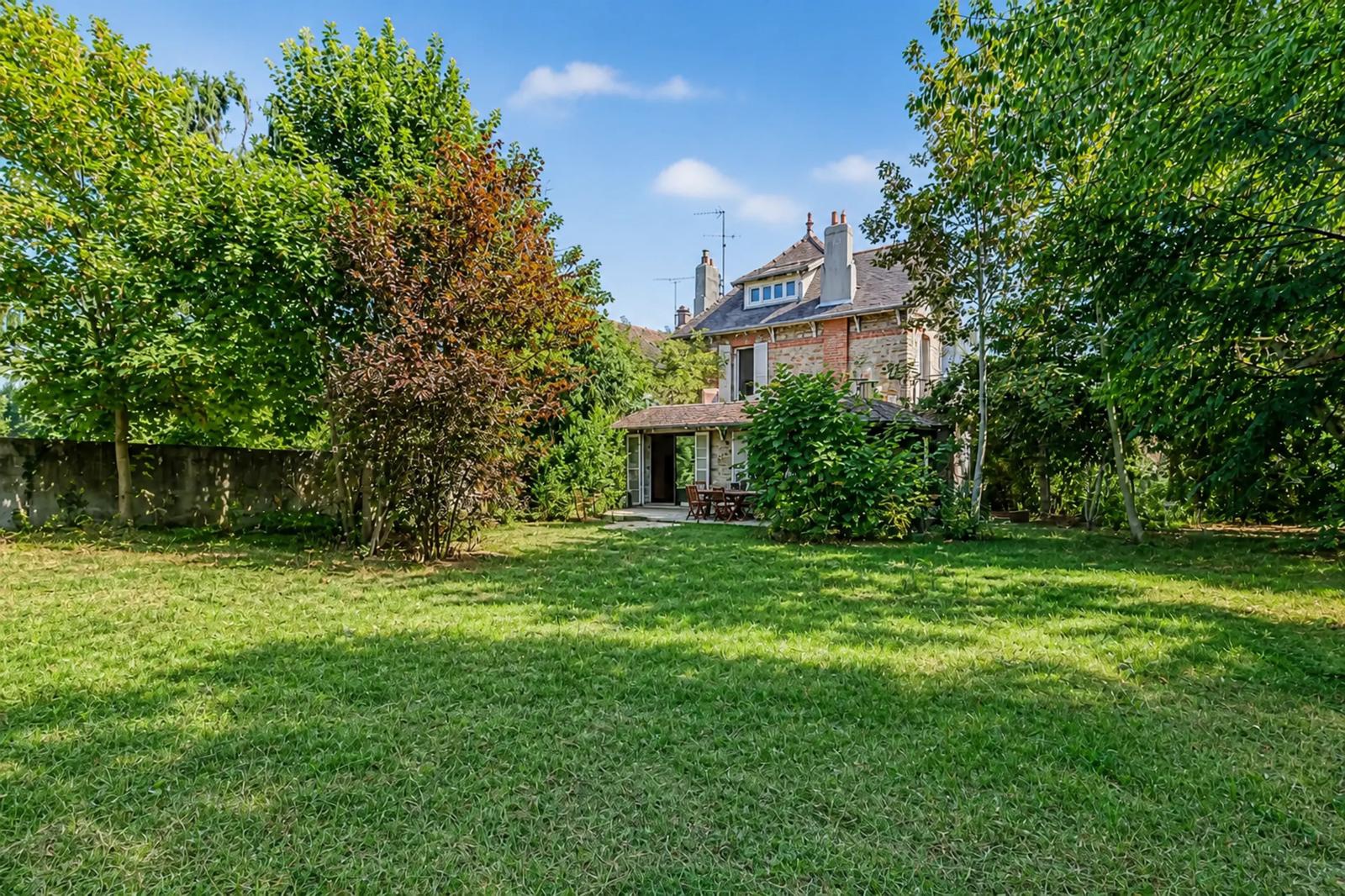 Maison 7 pièces 150 m² · à Villeneuve-le-Roi · 150 m² · 558 000 €