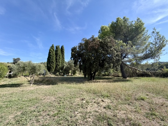 terrain  - 775m2 à Charleval (13350)