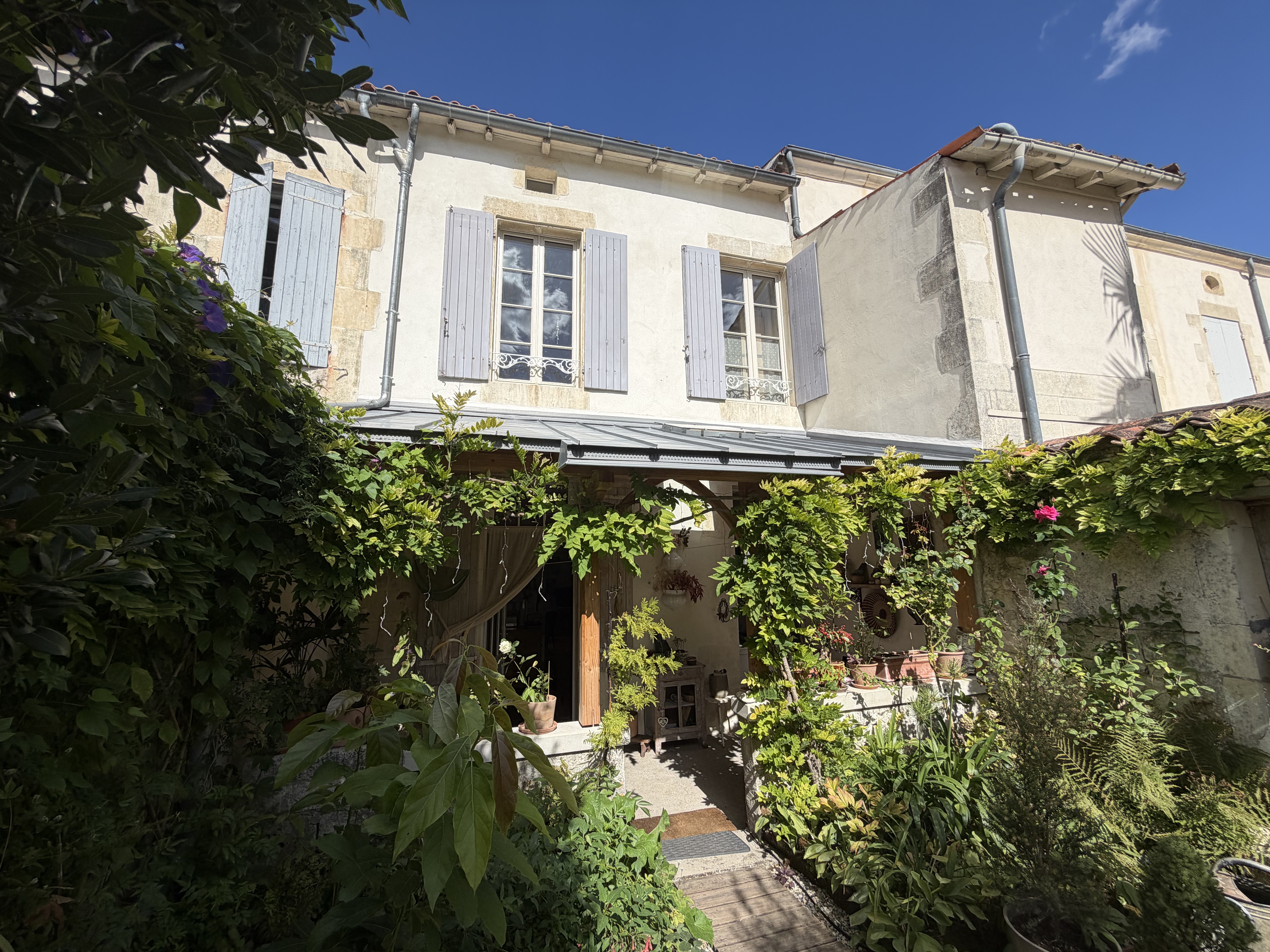 Maison 4 pièces 93 m² · à Saint-Jean-d'Angély · 93 m² · 242 500 €