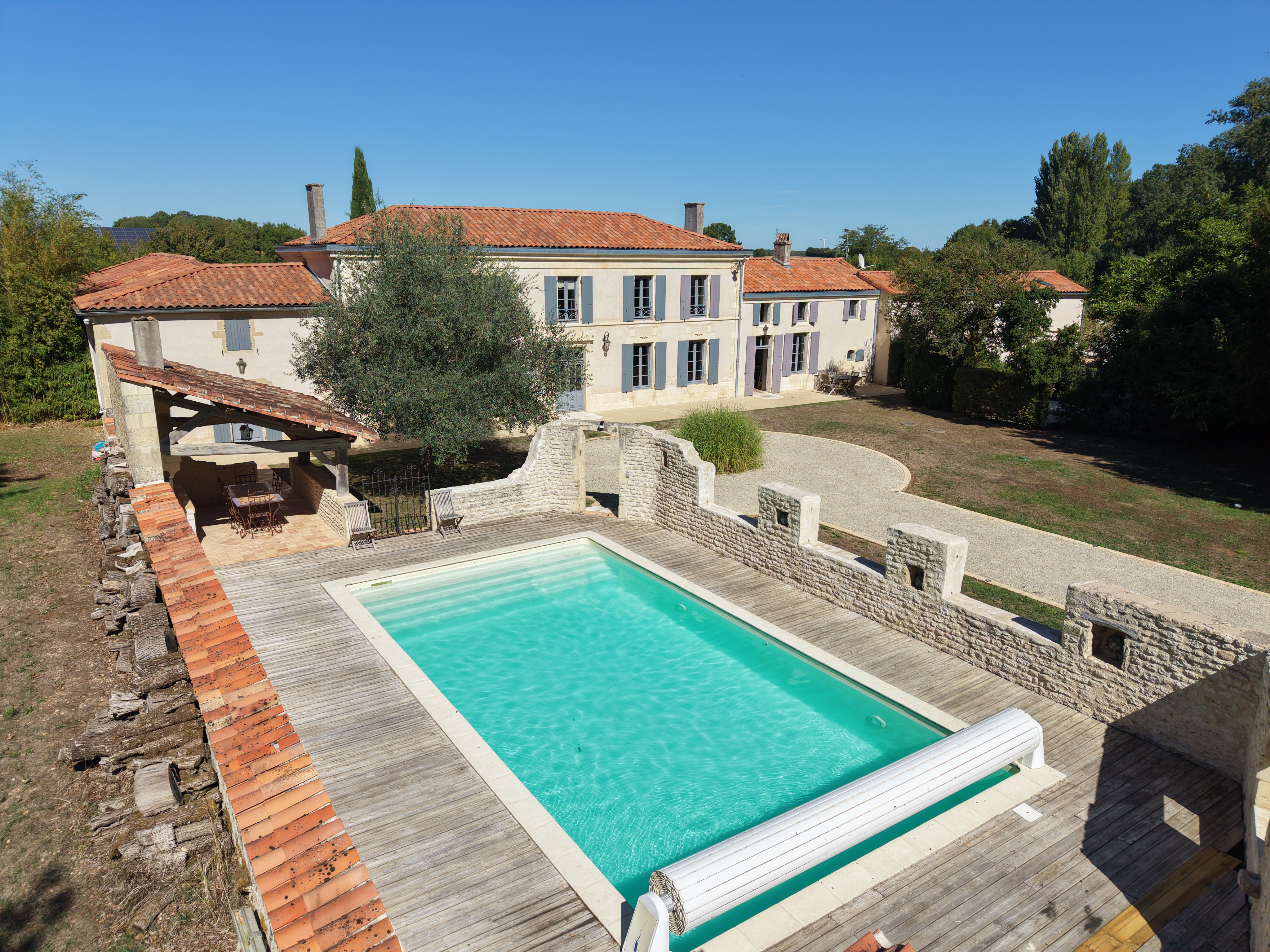 Maison 10 pièces 383 m² · à Bernay-Saint-Martin · 383 m² · 695 000 €