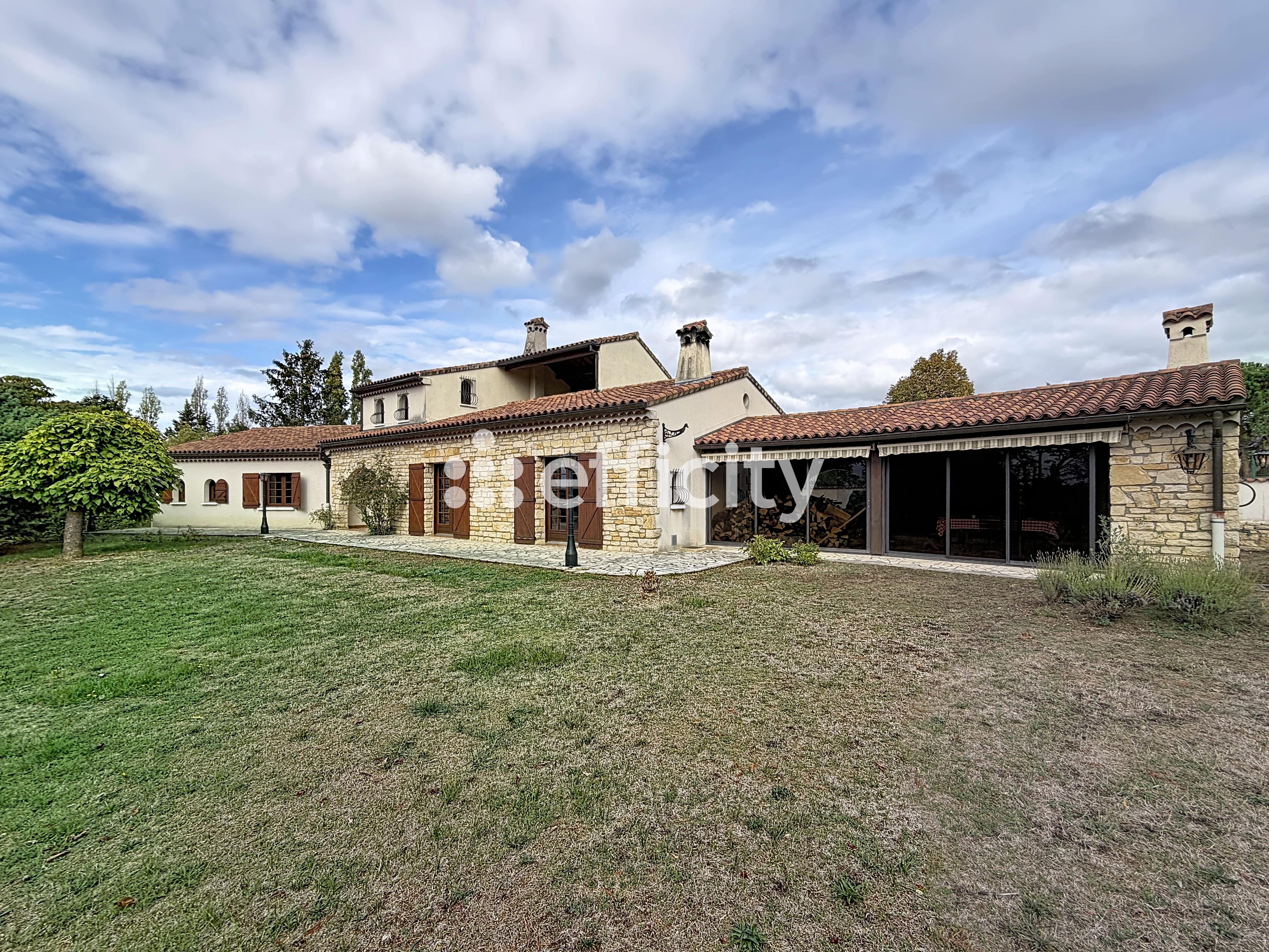 Maison 7 pièces 216 m² · à Saint-Victor · 216 m² · 449 000 €