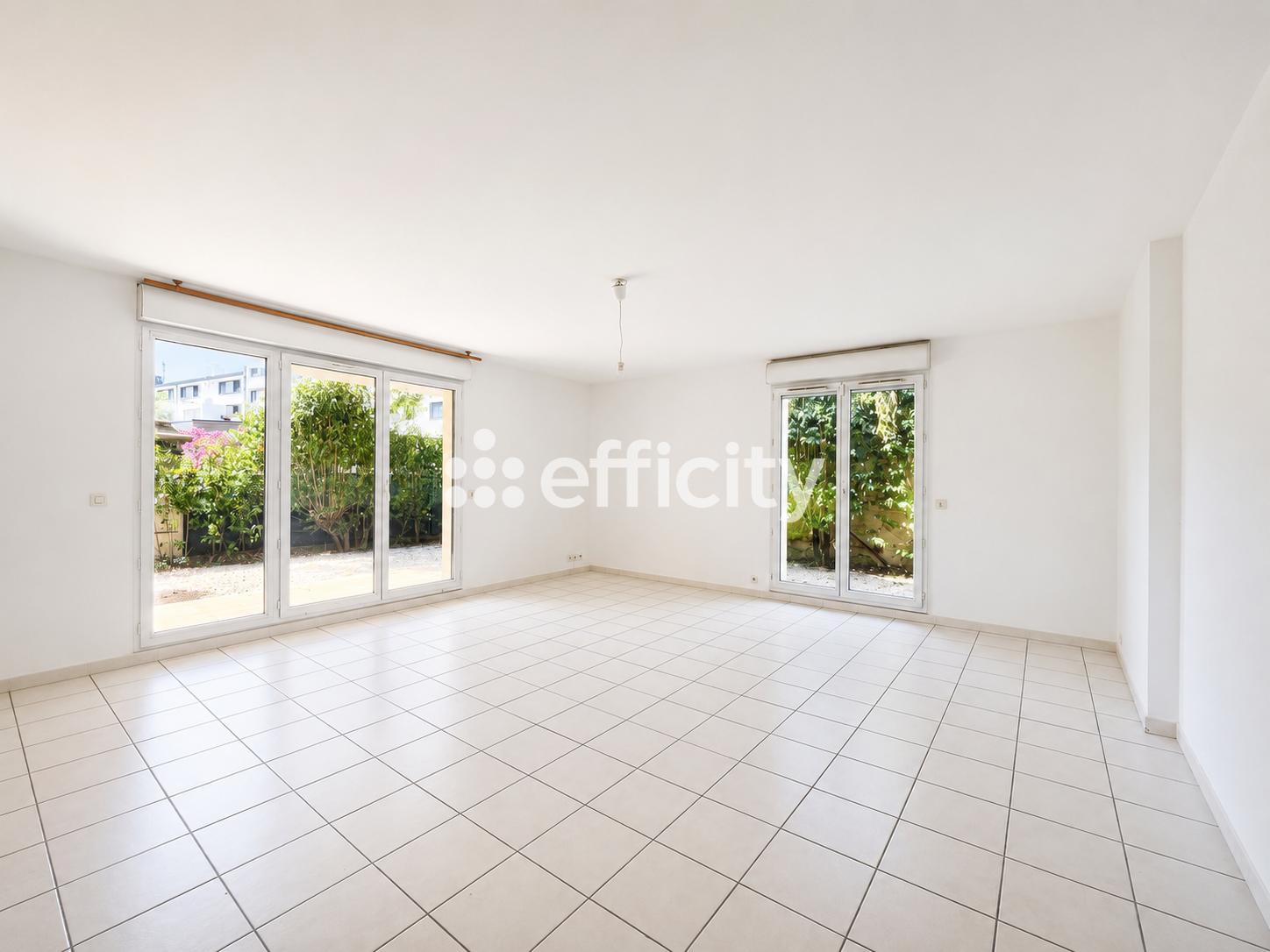 Local commercial 4 pièces 74 m² · à Marseille · 74 m² · 325 000 €