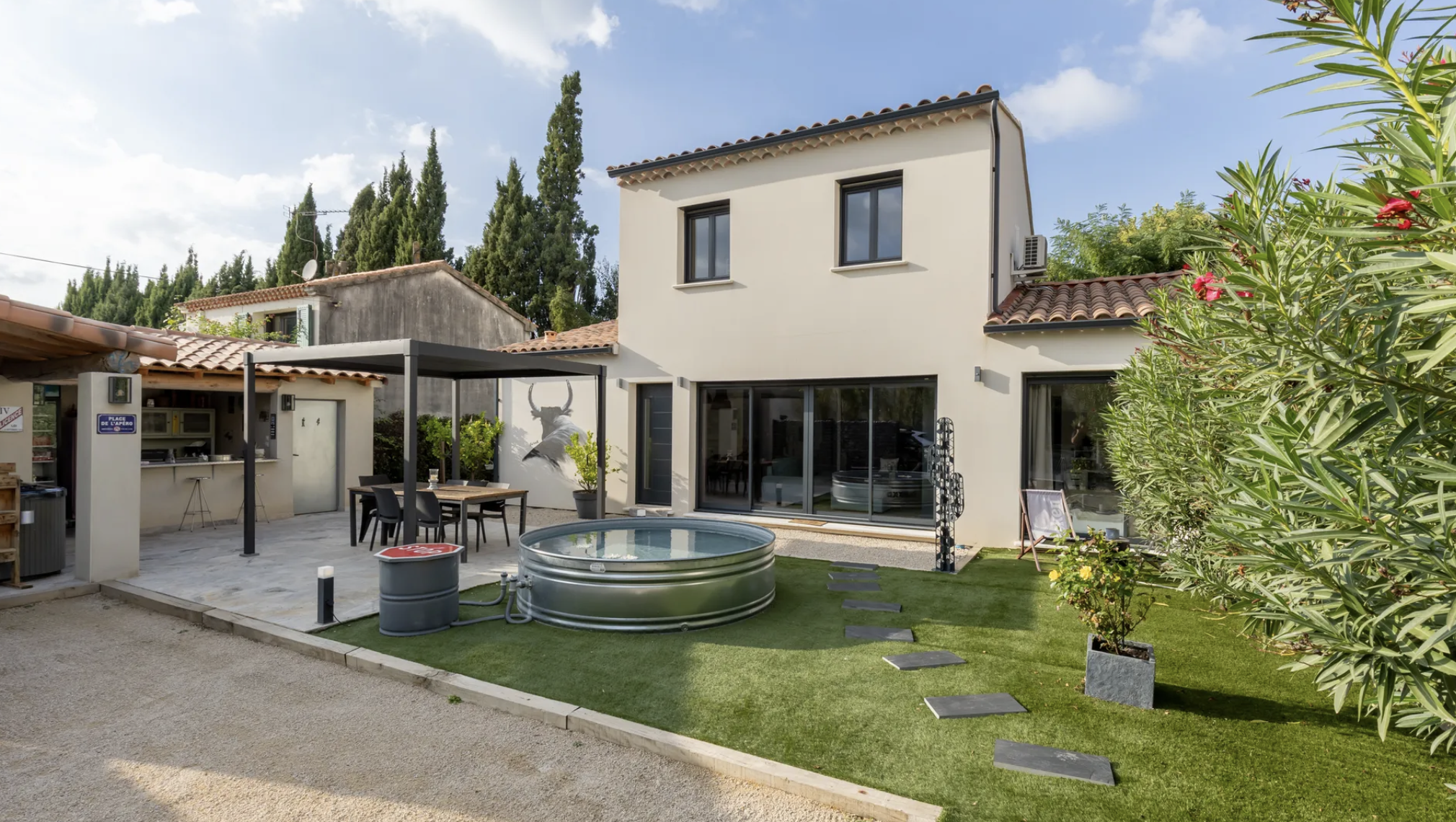 Maison 5 pièces 118 m² · à Saint-Étienne-du-Grès · 118 m² · 449 000 €