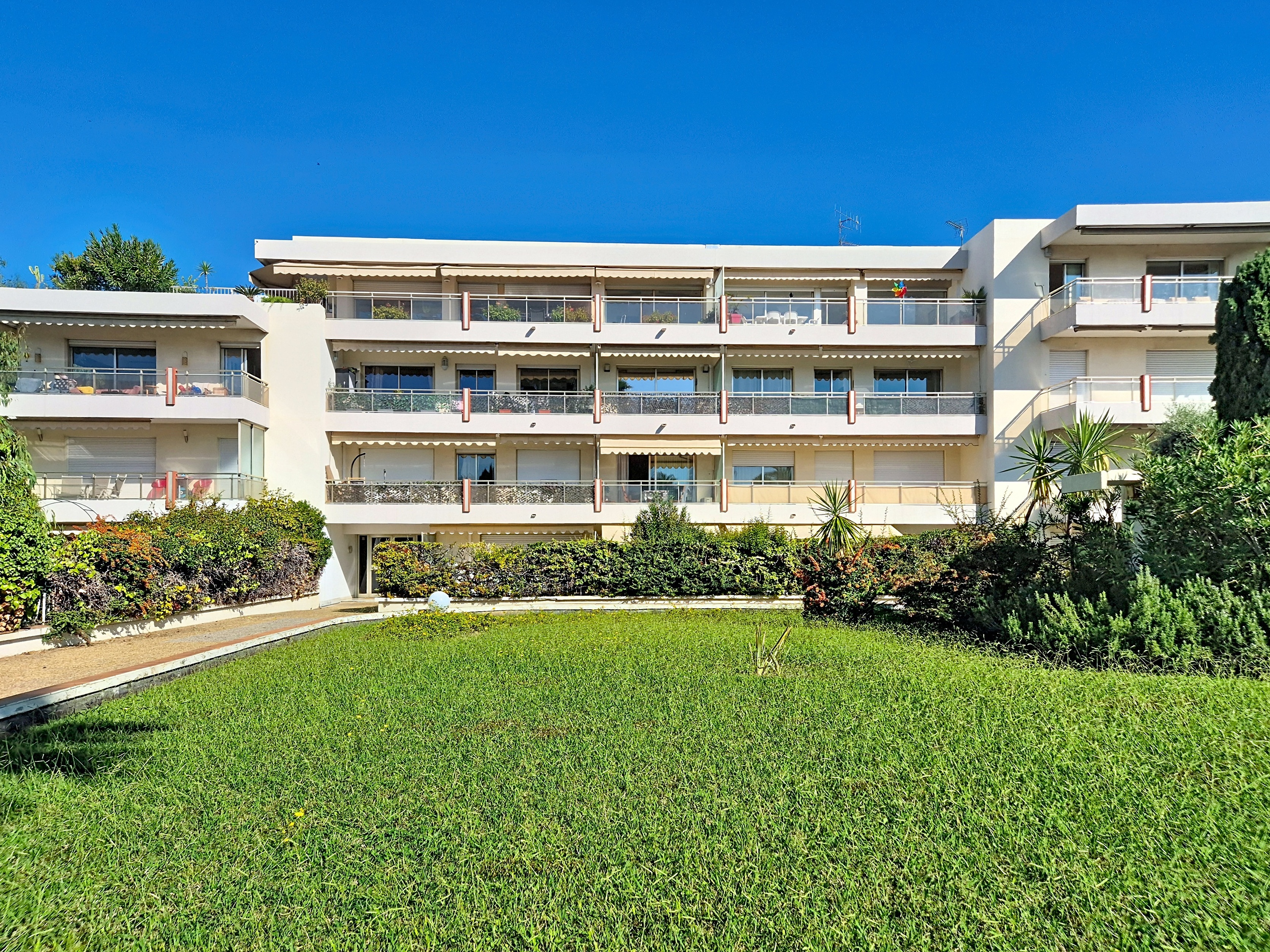 Appartement 1 pièce 18 m² · à Saint-Laurent-du-Var · 18 m² · 145 000 €