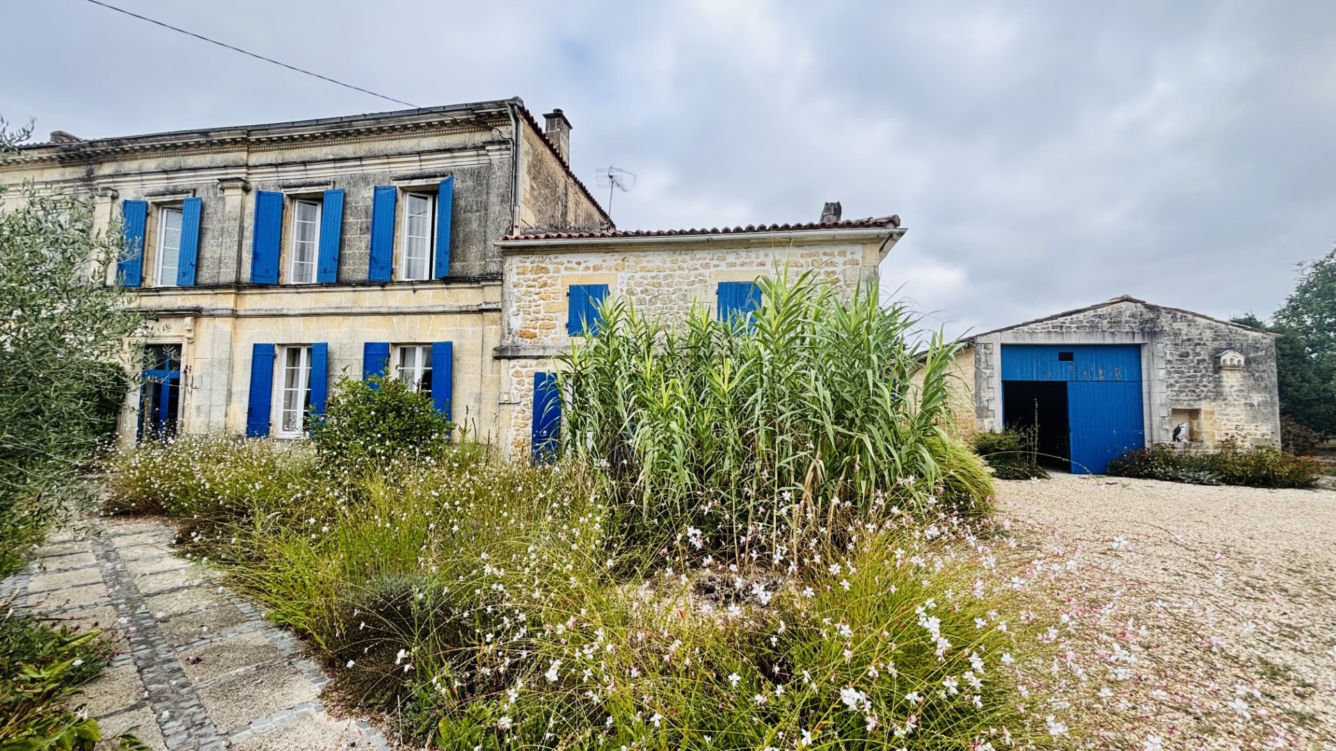 Maison 5 pièces 242 m² · à Champagnolles · 242 m² · 193 500 €