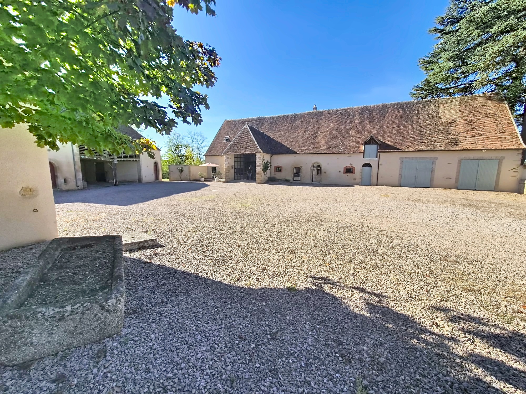 Maison 6 pièces 250 m² · à Châteaumeillant · 250 m² · 415 000 €